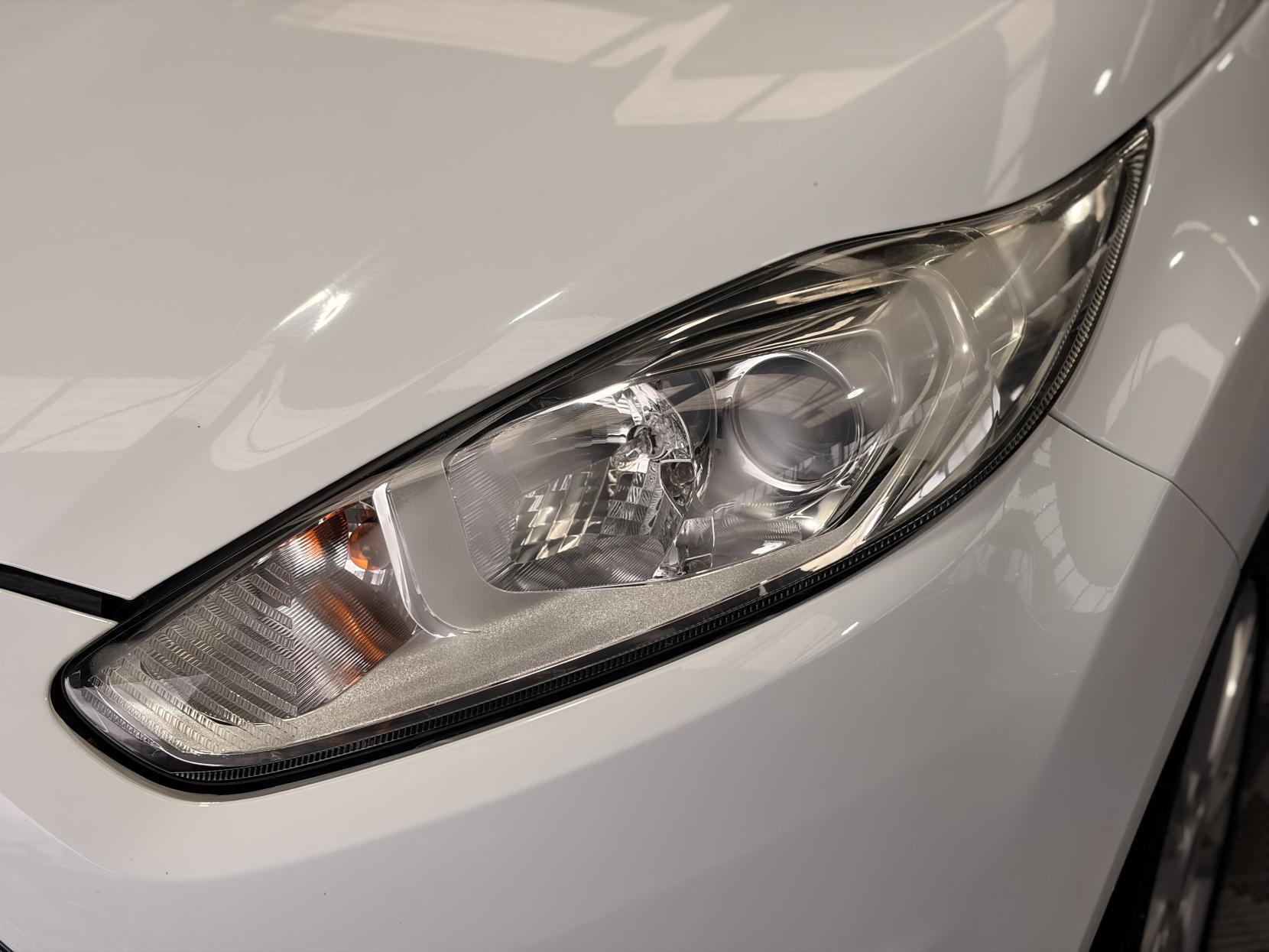 Ford Fiesta - Image 10