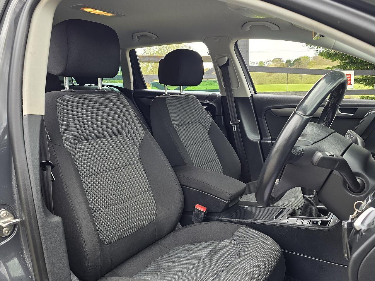 Volkswagen Passat - Image 13