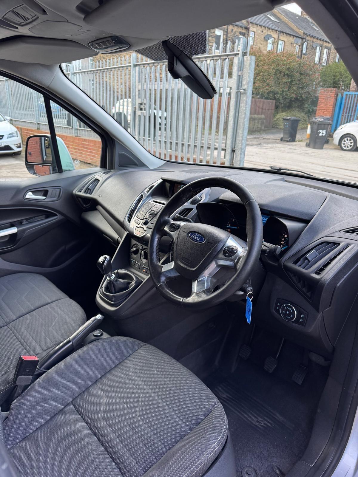 Ford Transit Connect - Image 20