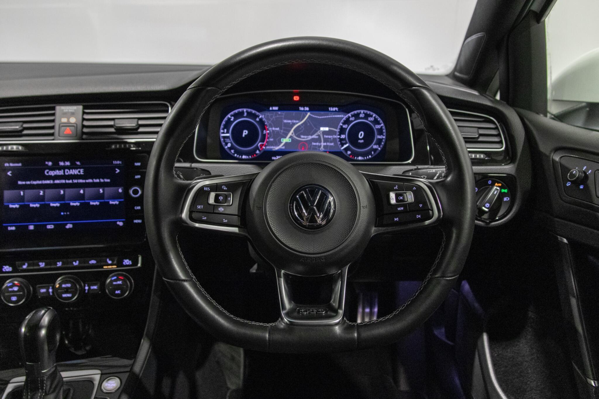 Volkswagen Golf - Image 12