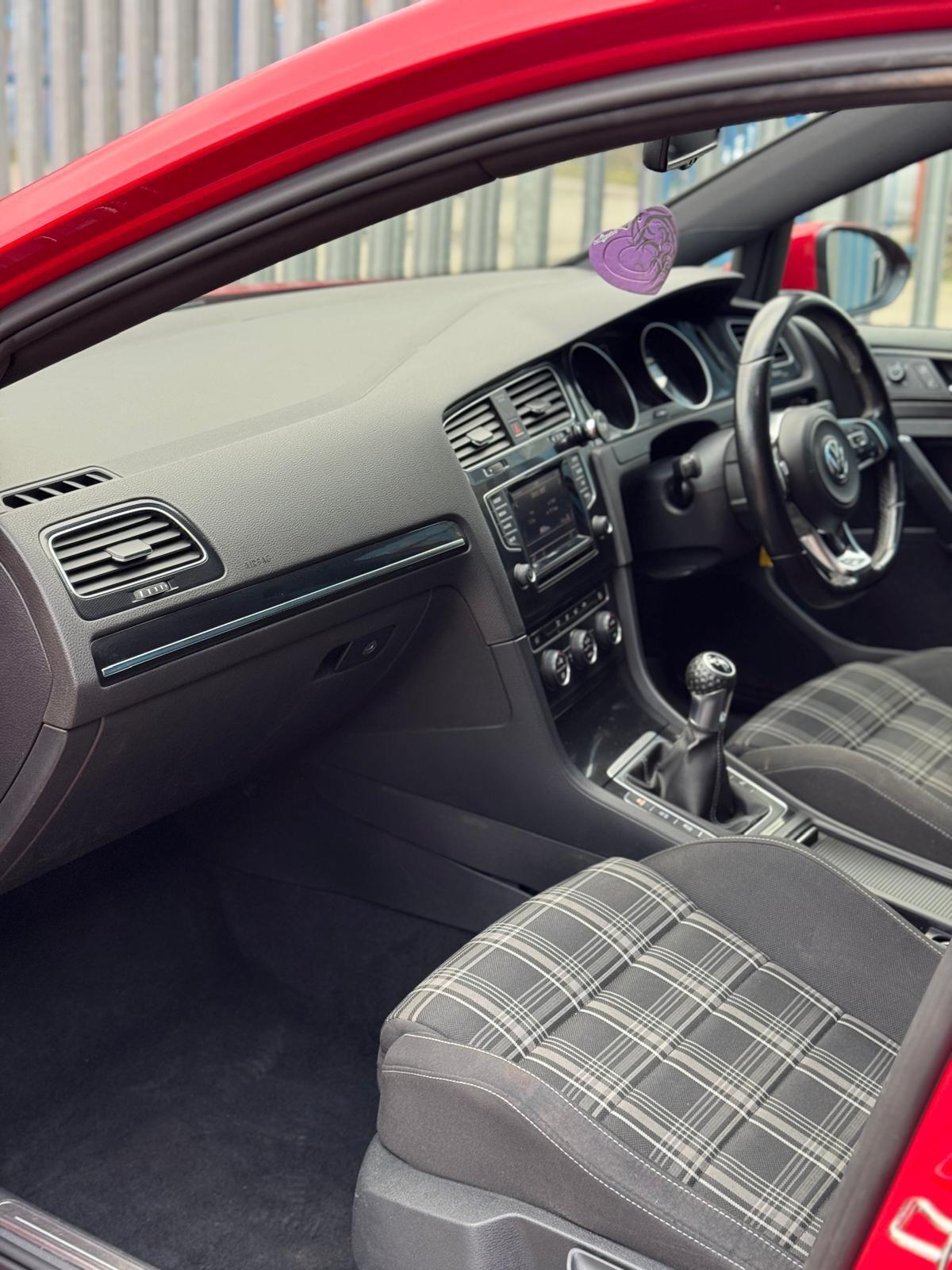 Volkswagen Golf - Image 28