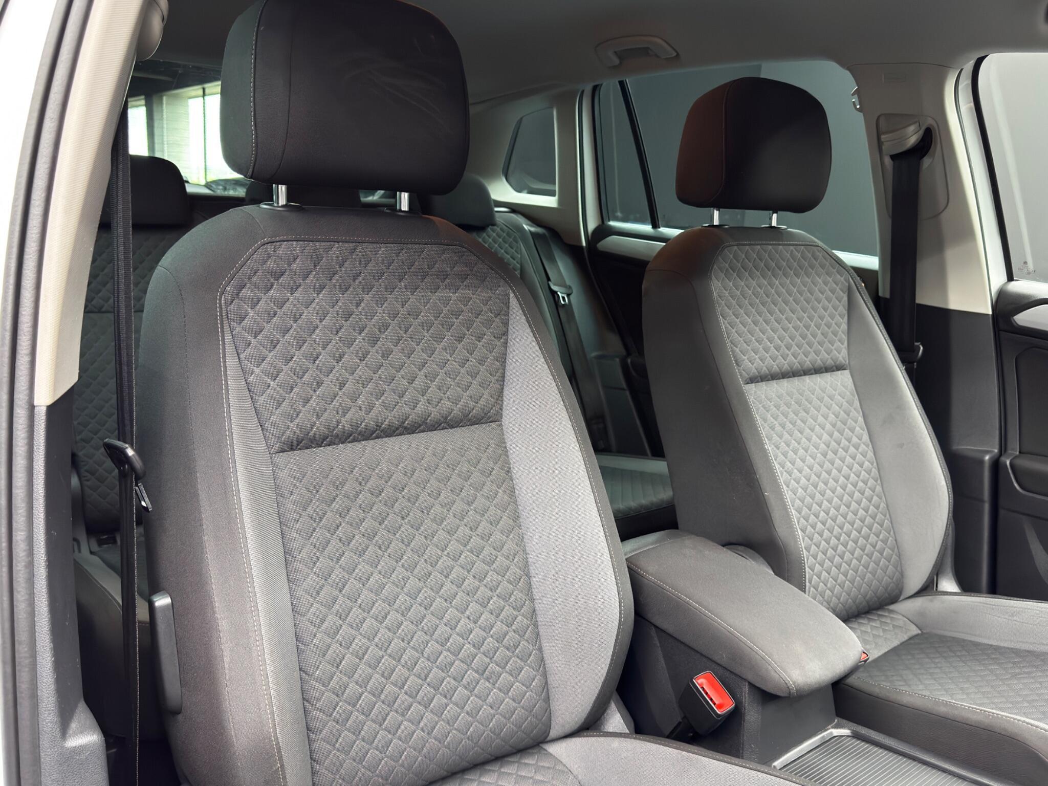 Volkswagen Tiguan - Image 12