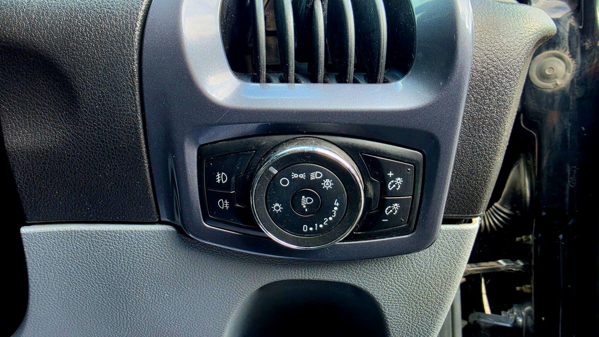 Ford Transit Custom - Image 18