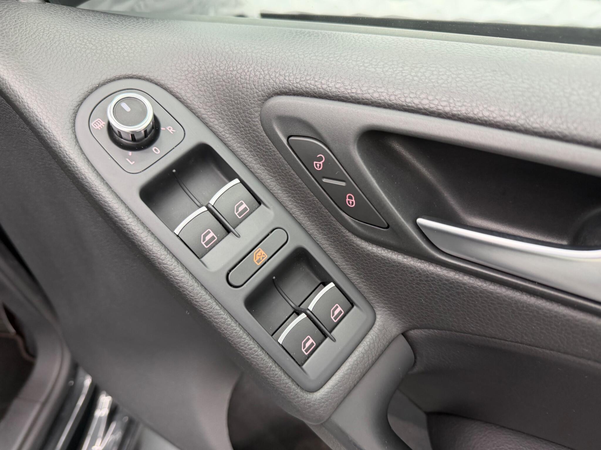 Volkswagen Golf - Image 17