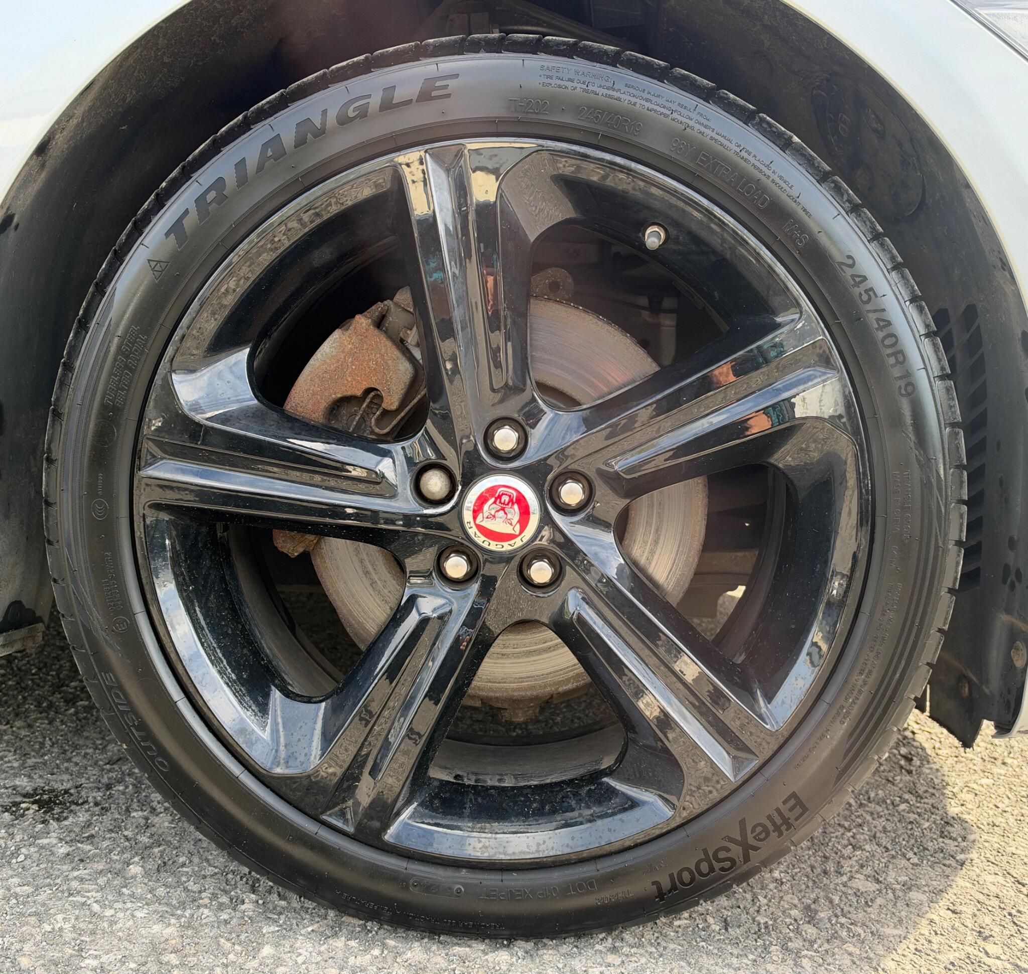 Jaguar XF - Image 16