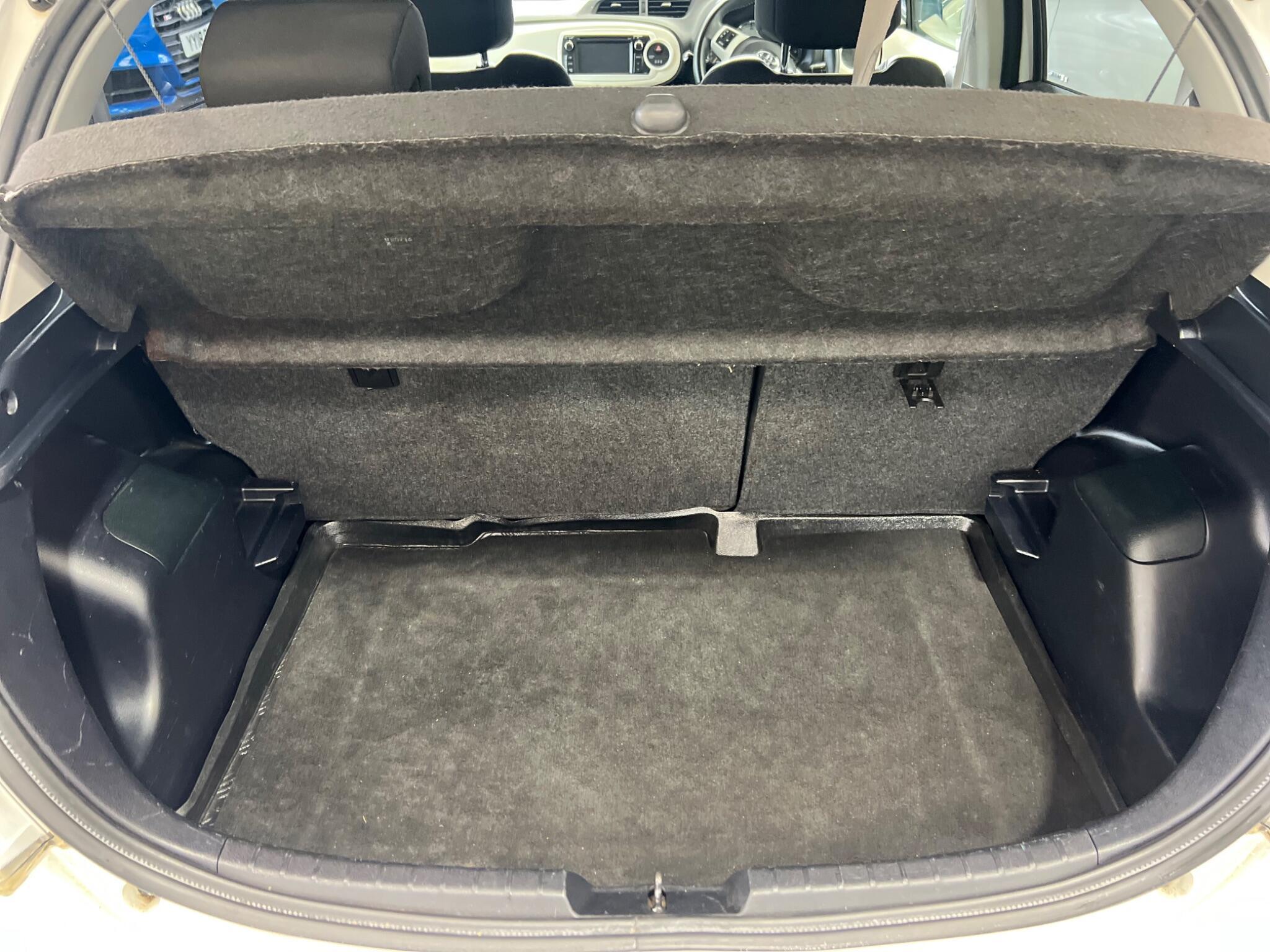 Toyota Yaris - Image 13