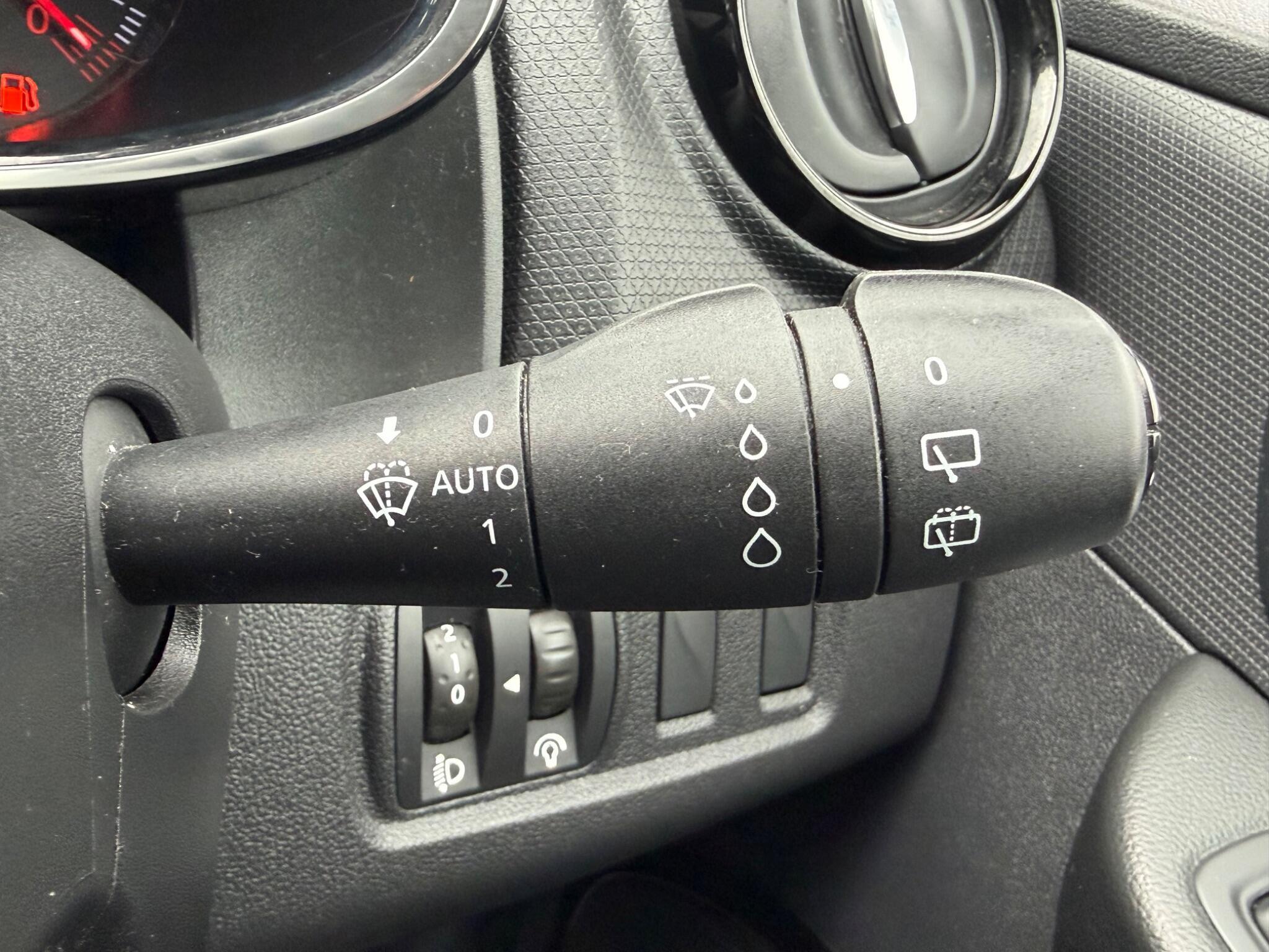 Renault Clio - Image 24