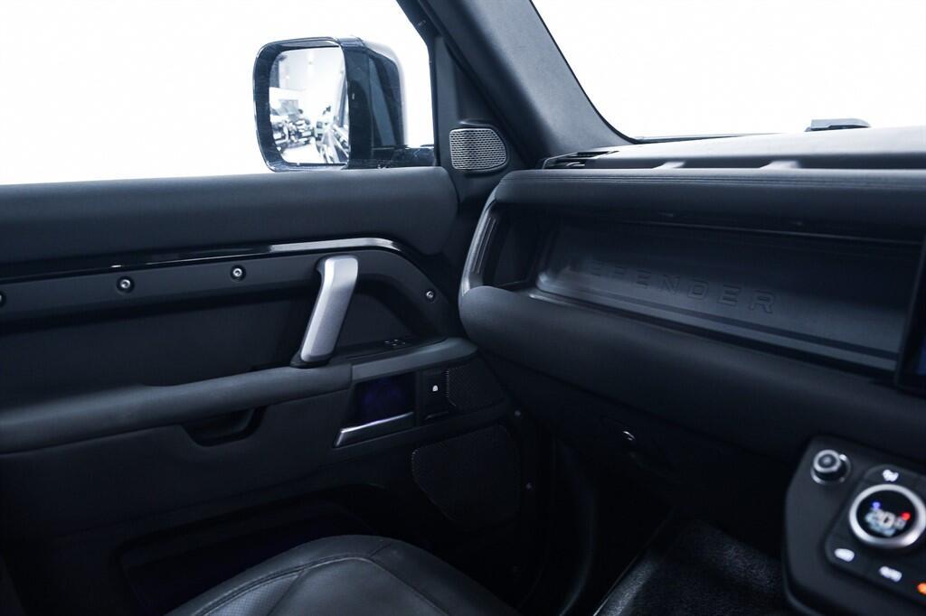Land Rover Defender 90 - Image 16