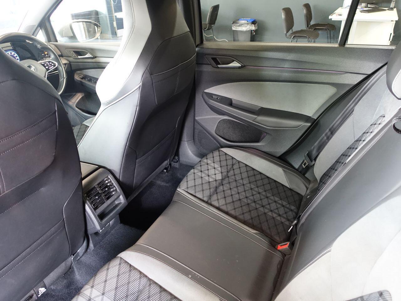 Volkswagen Golf - Image 16