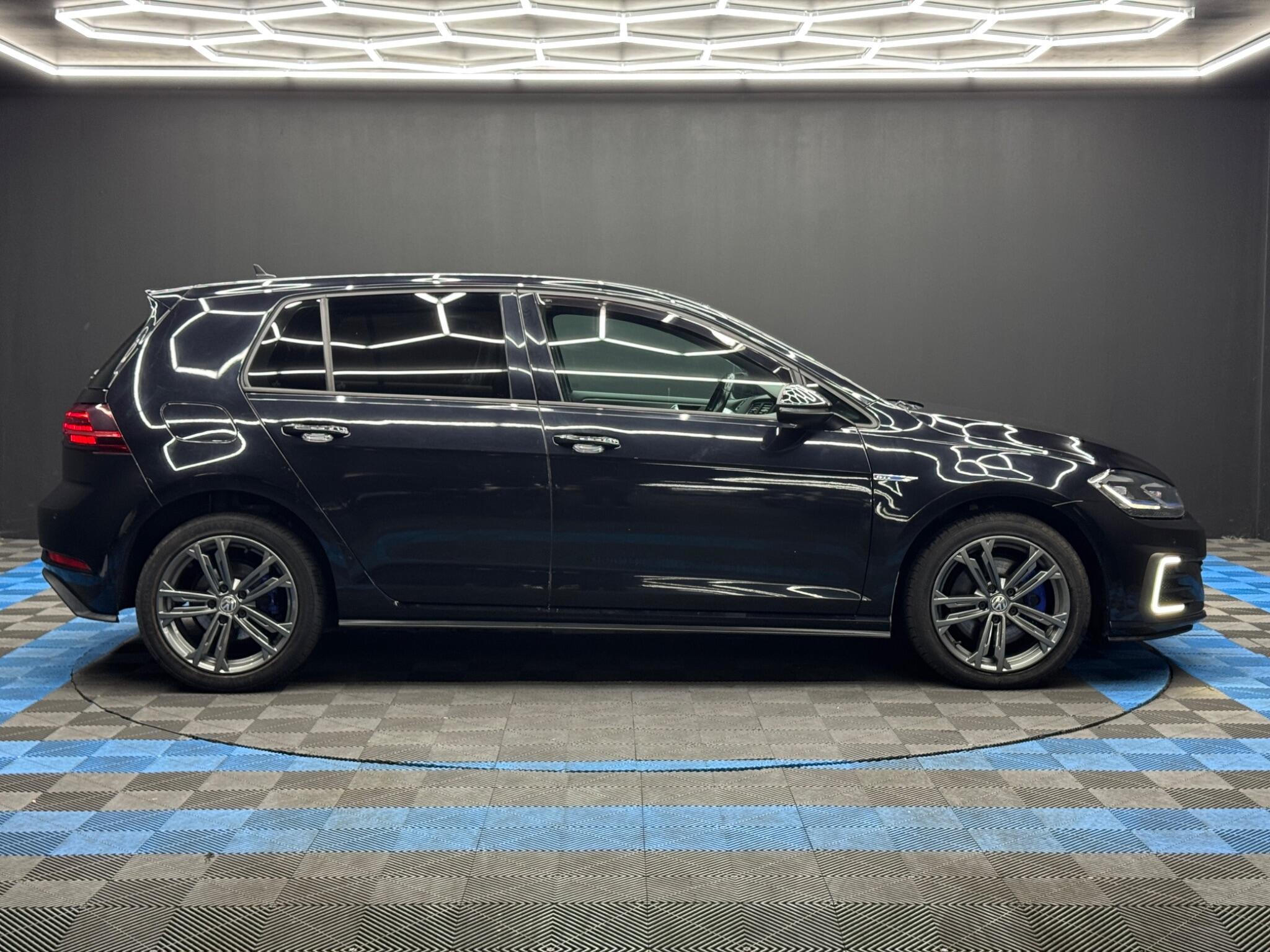 Volkswagen Golf - Image 4