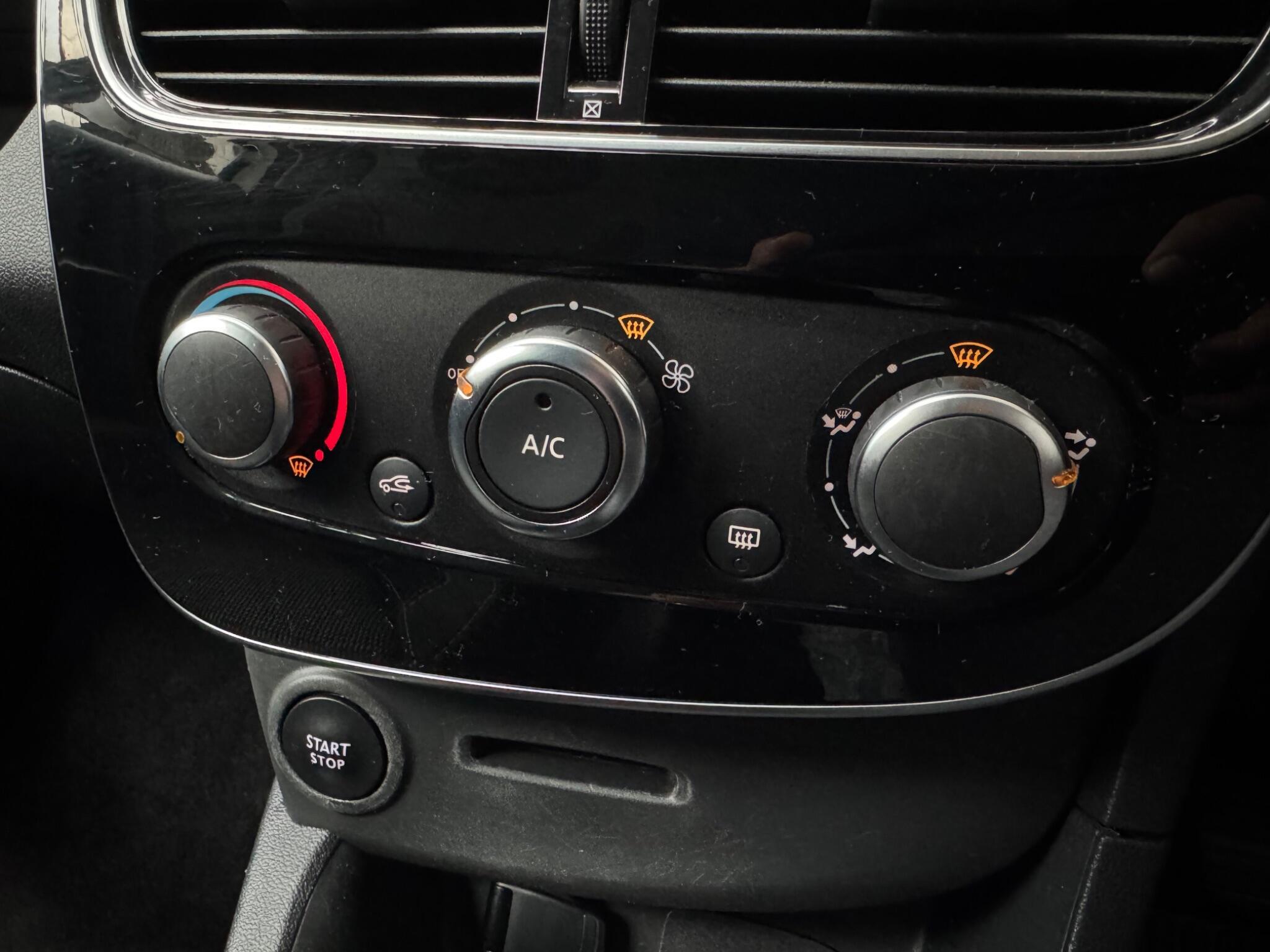 Renault Clio - Image 19