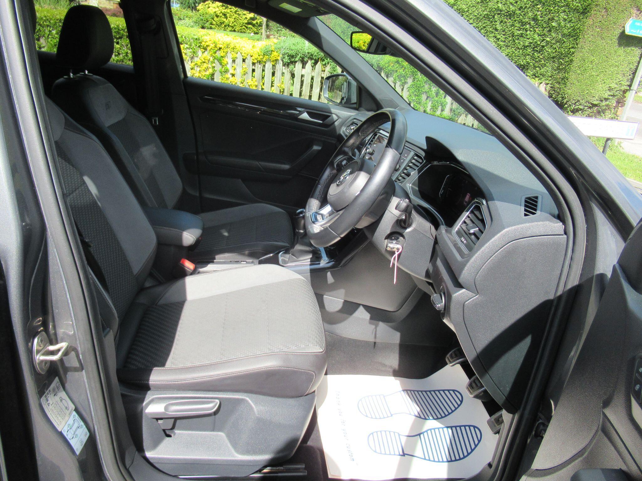 Volkswagen T-Roc - Image 20