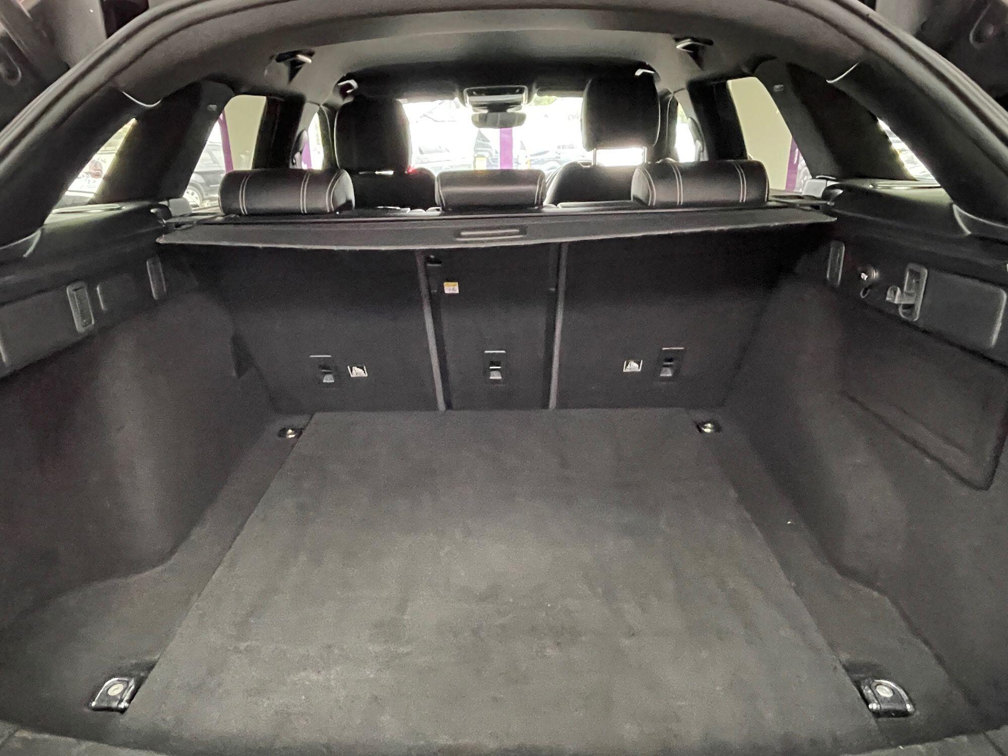 Land Rover Range Rover Velar - Image 18