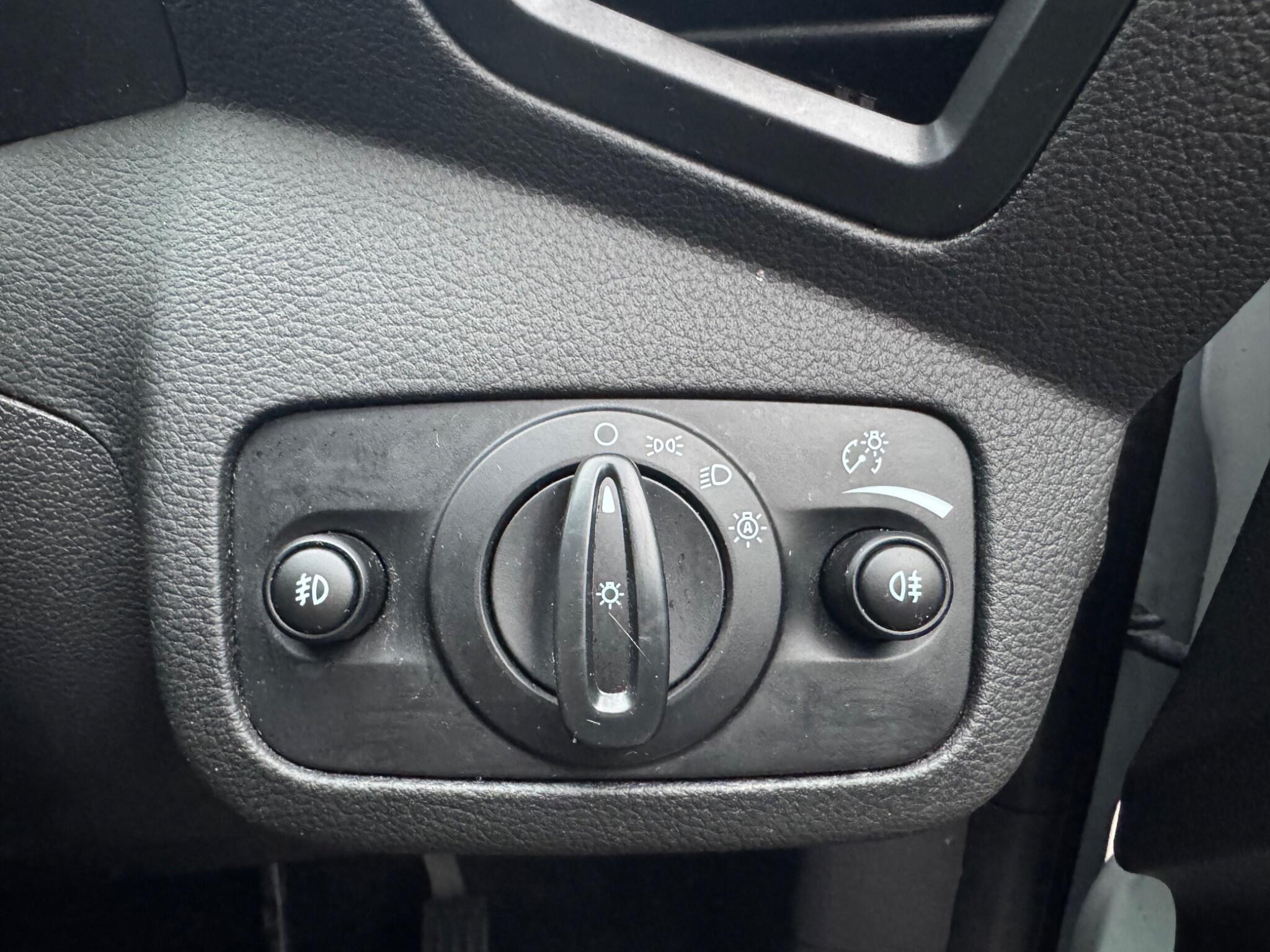 Ford Kuga - Image 20