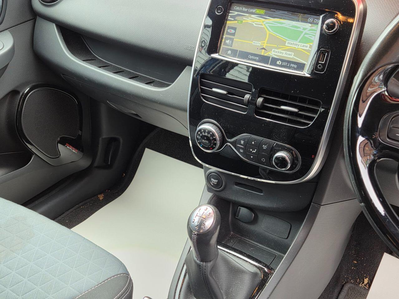 Renault Clio - Image 18