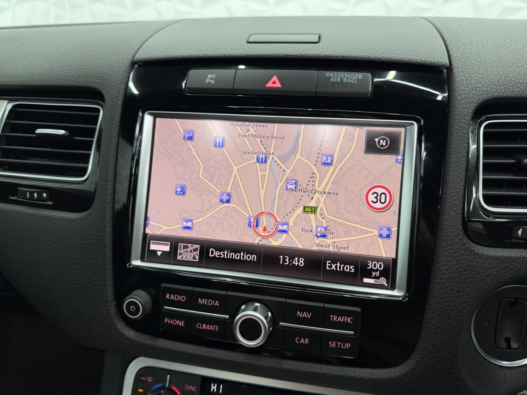 Volkswagen Touareg - Image 19