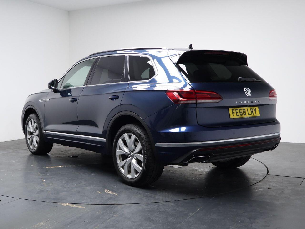 Volkswagen Touareg - Image 10