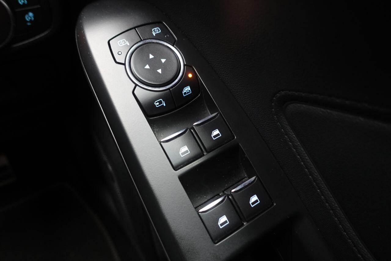 Ford Focus - Image 57