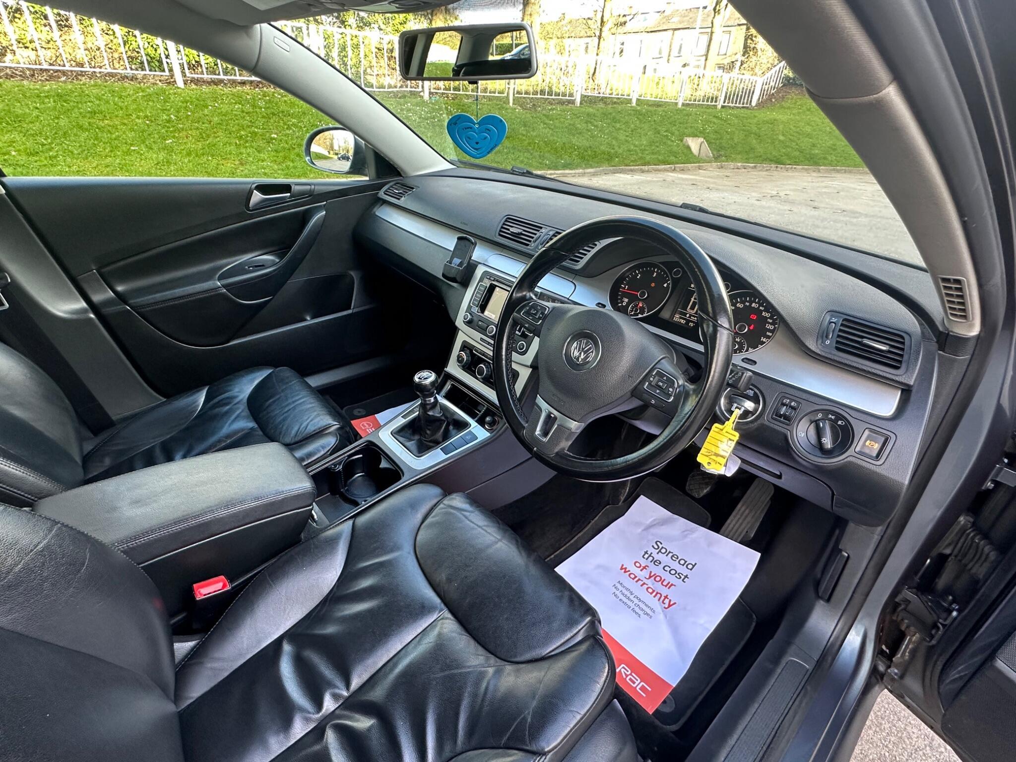 Volkswagen Passat - Image 27