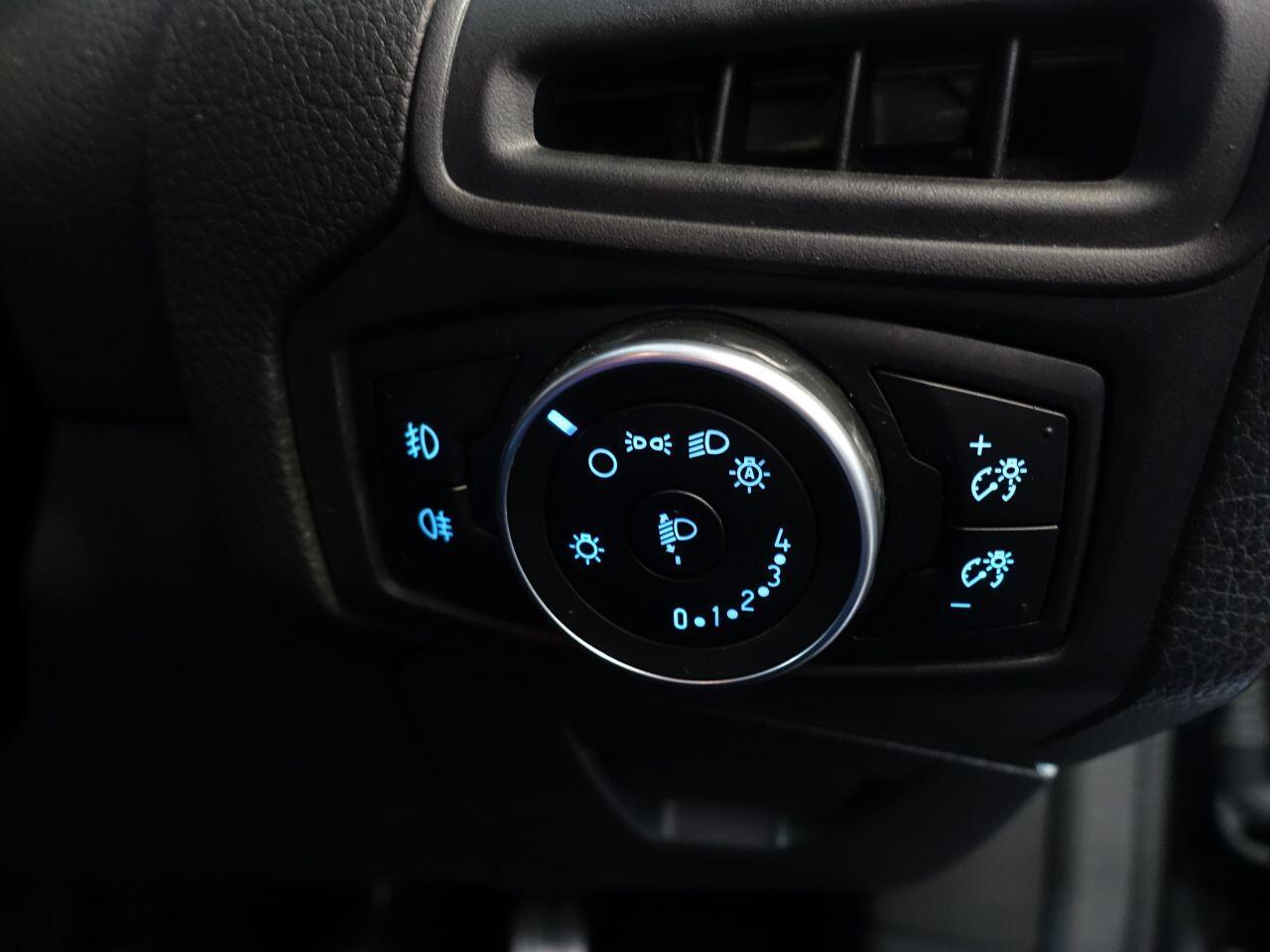 Ford Focus - Image 25