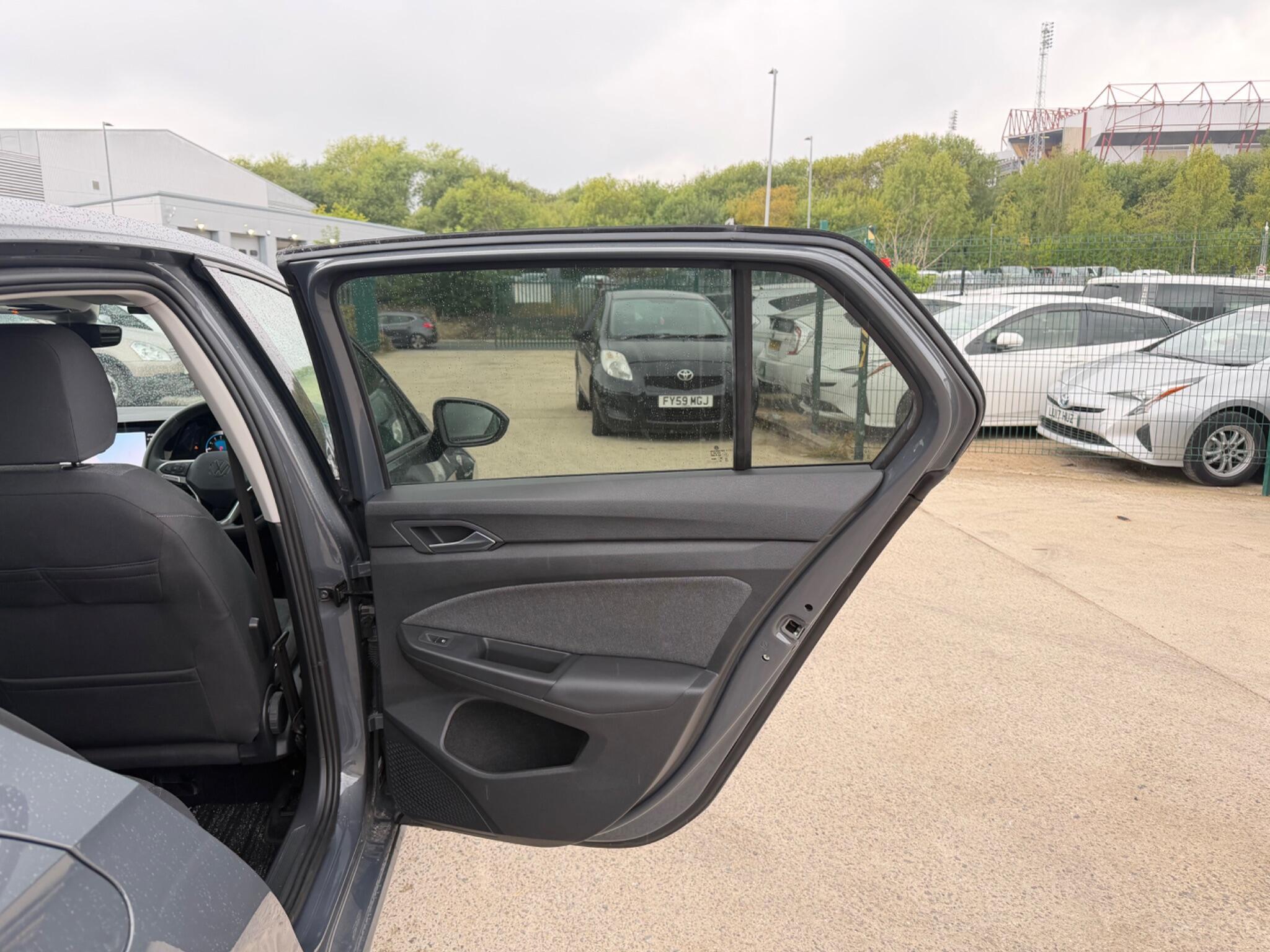 Volkswagen Golf - Image 13