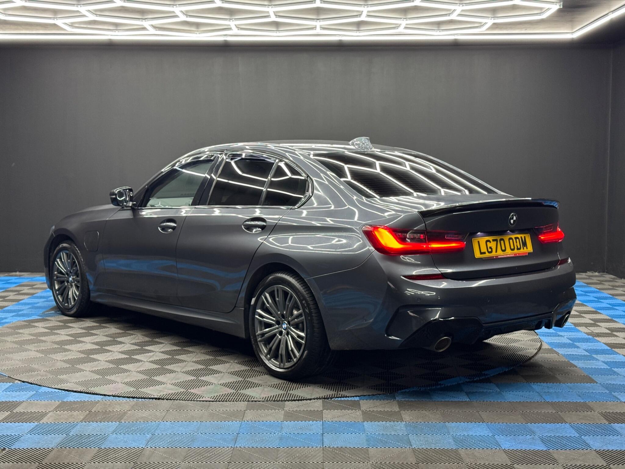 BMW 3 Series - Image 7