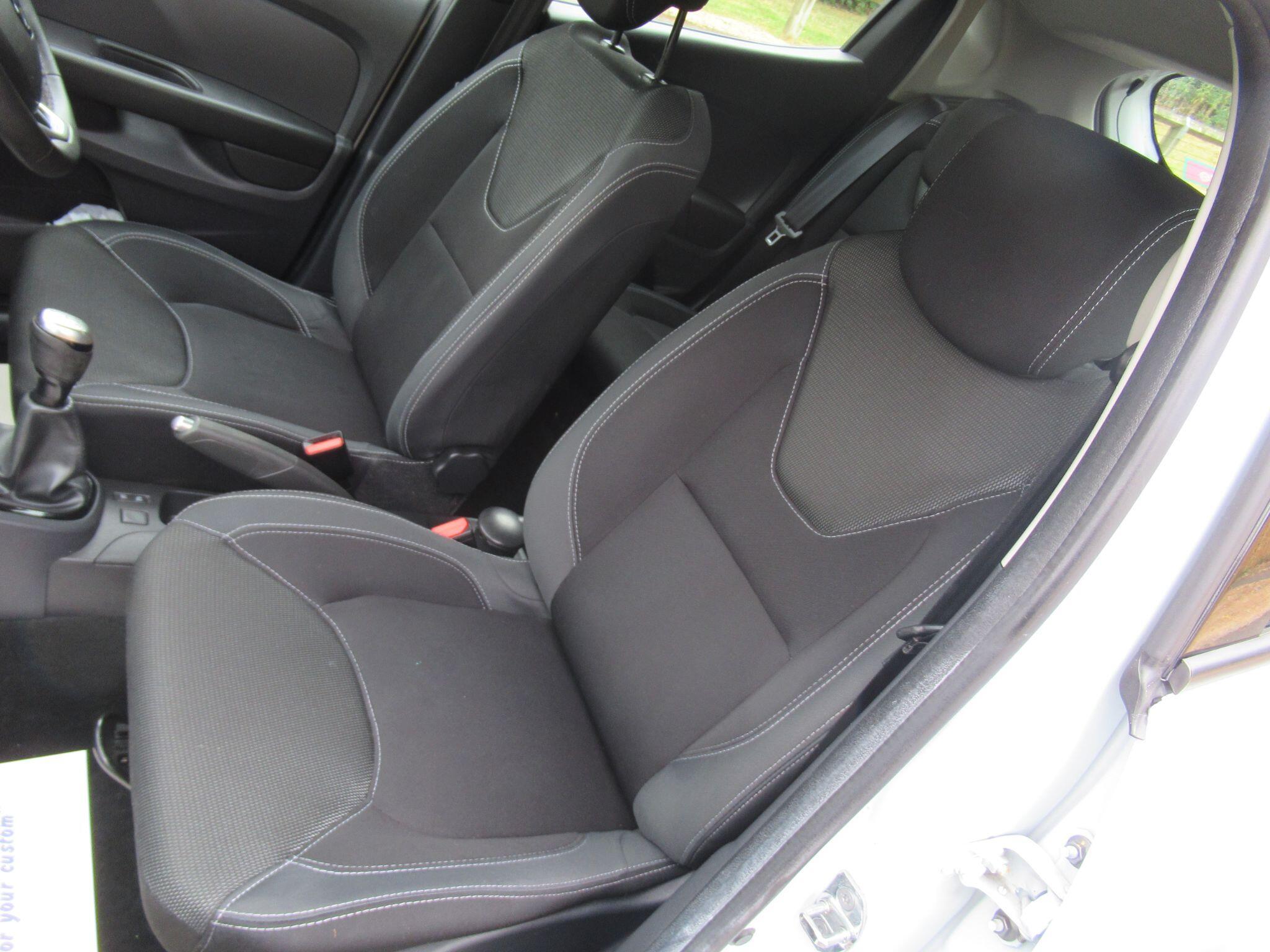 Renault Clio - Image 9