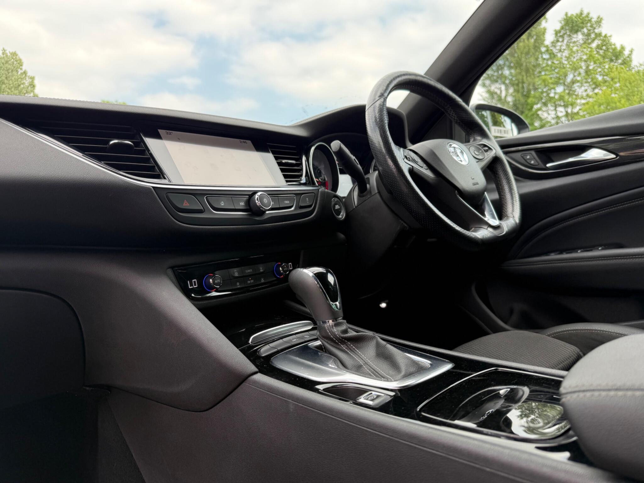 Vauxhall Insignia - Image 9