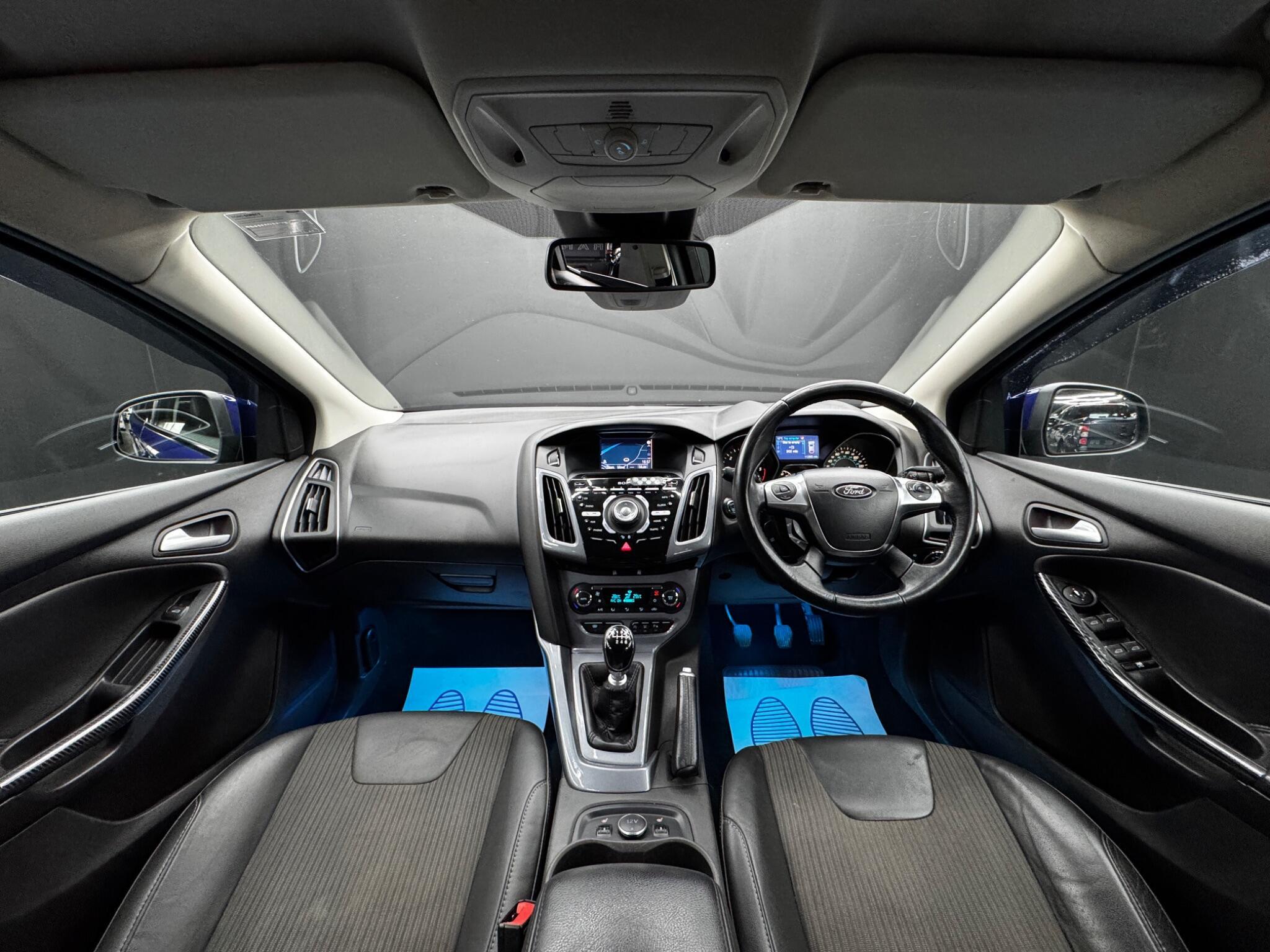 Ford Focus - Image 17