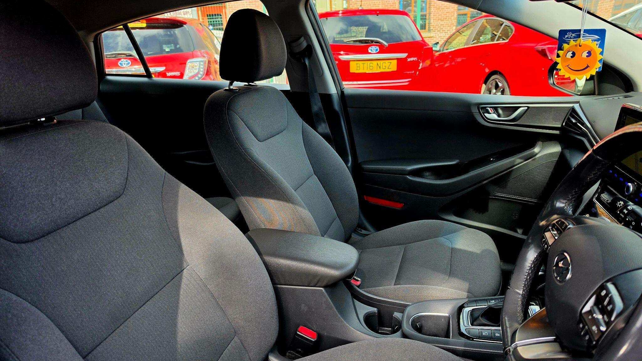 Hyundai Ioniq - Image 12