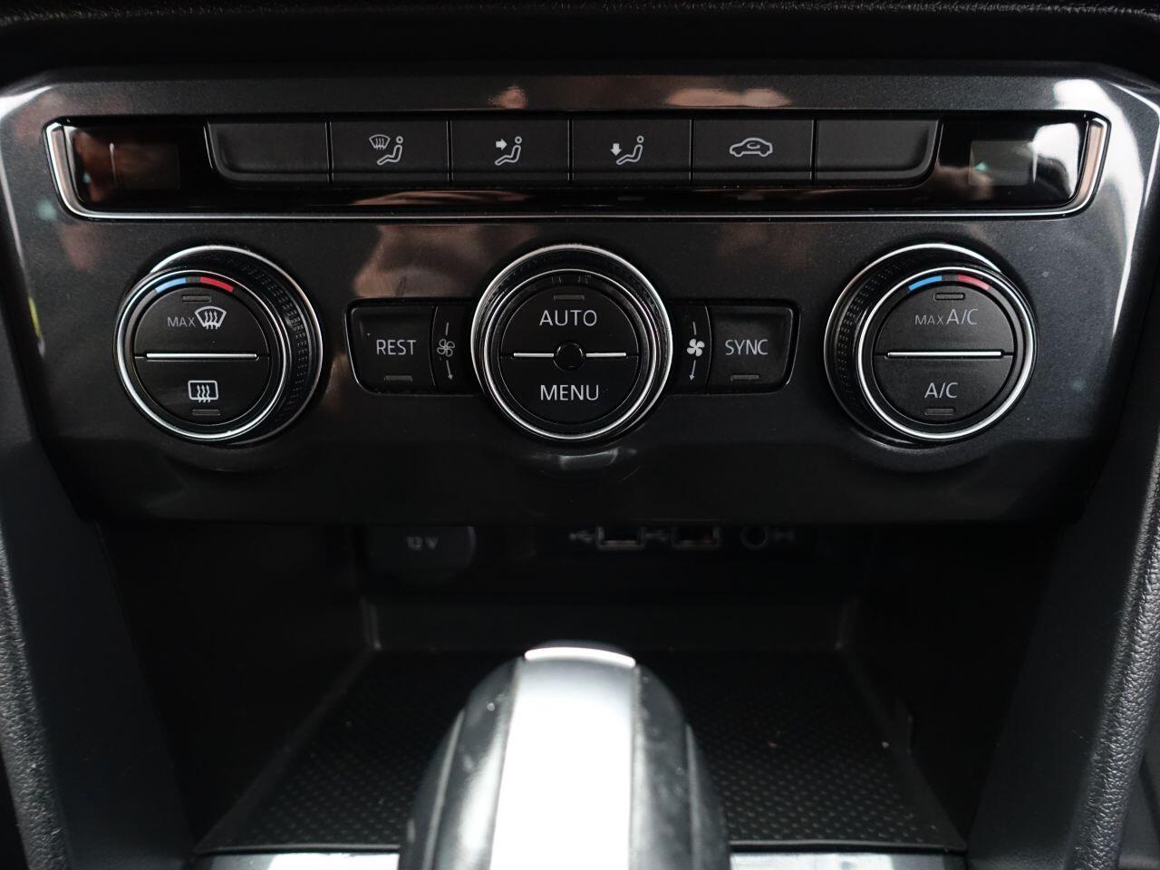 Volkswagen Tiguan - Image 18