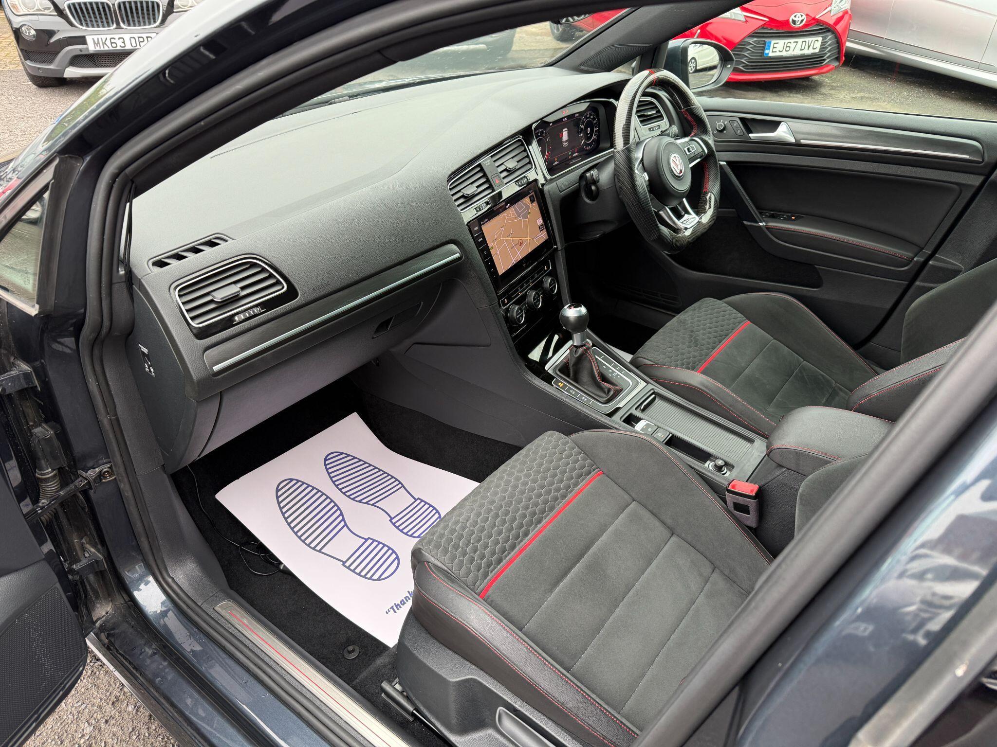 Volkswagen Golf - Image 30