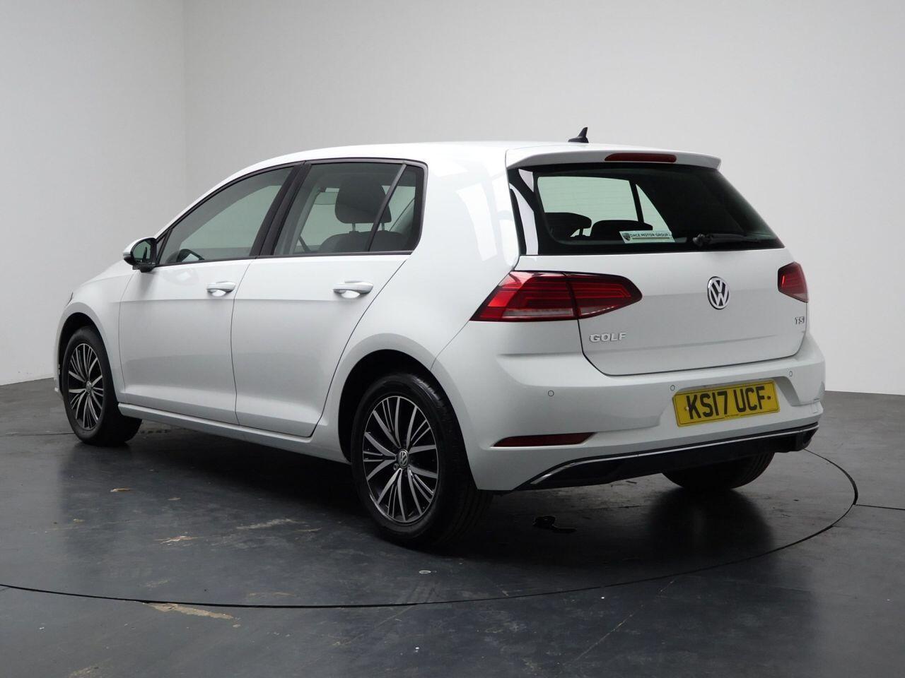 Volkswagen Golf - Image 9