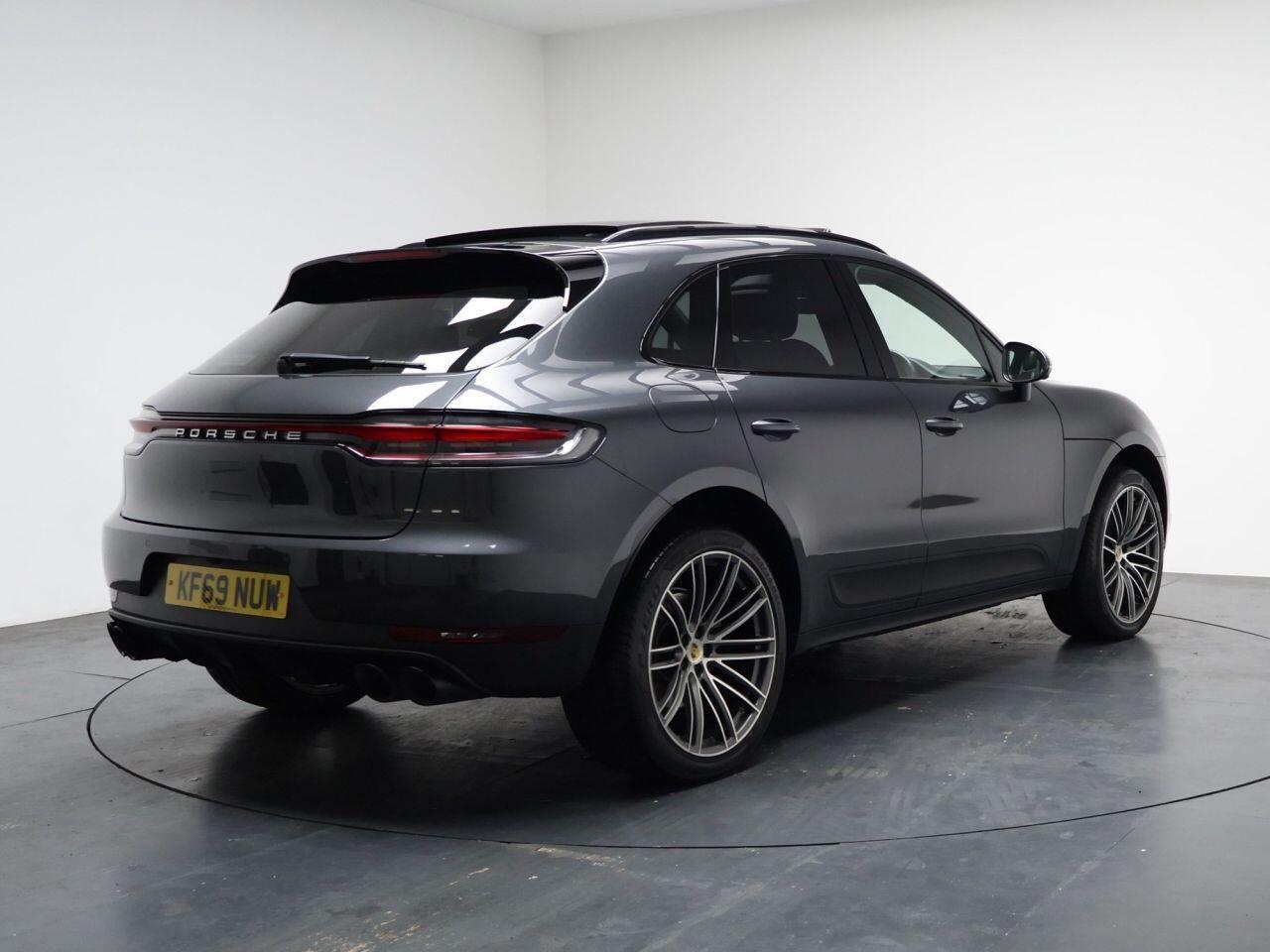 Porsche Macan - Image 12