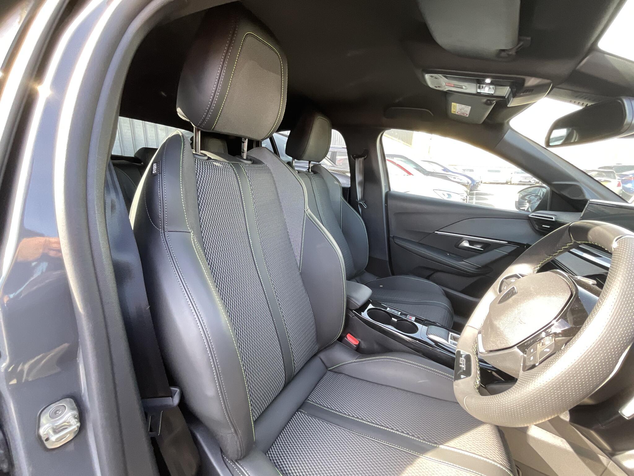 Peugeot 208 - Image 8