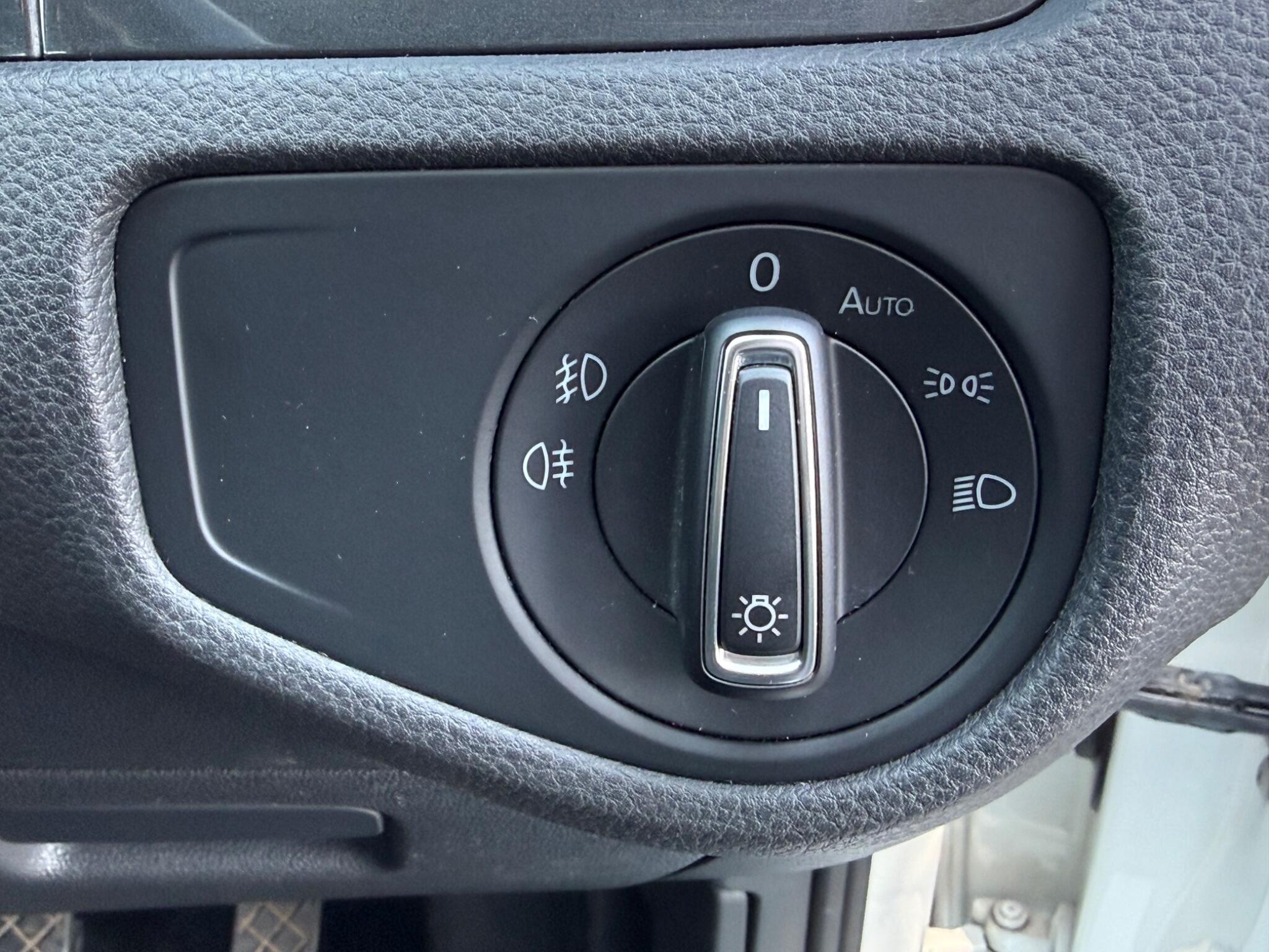 Volkswagen Golf - Image 16