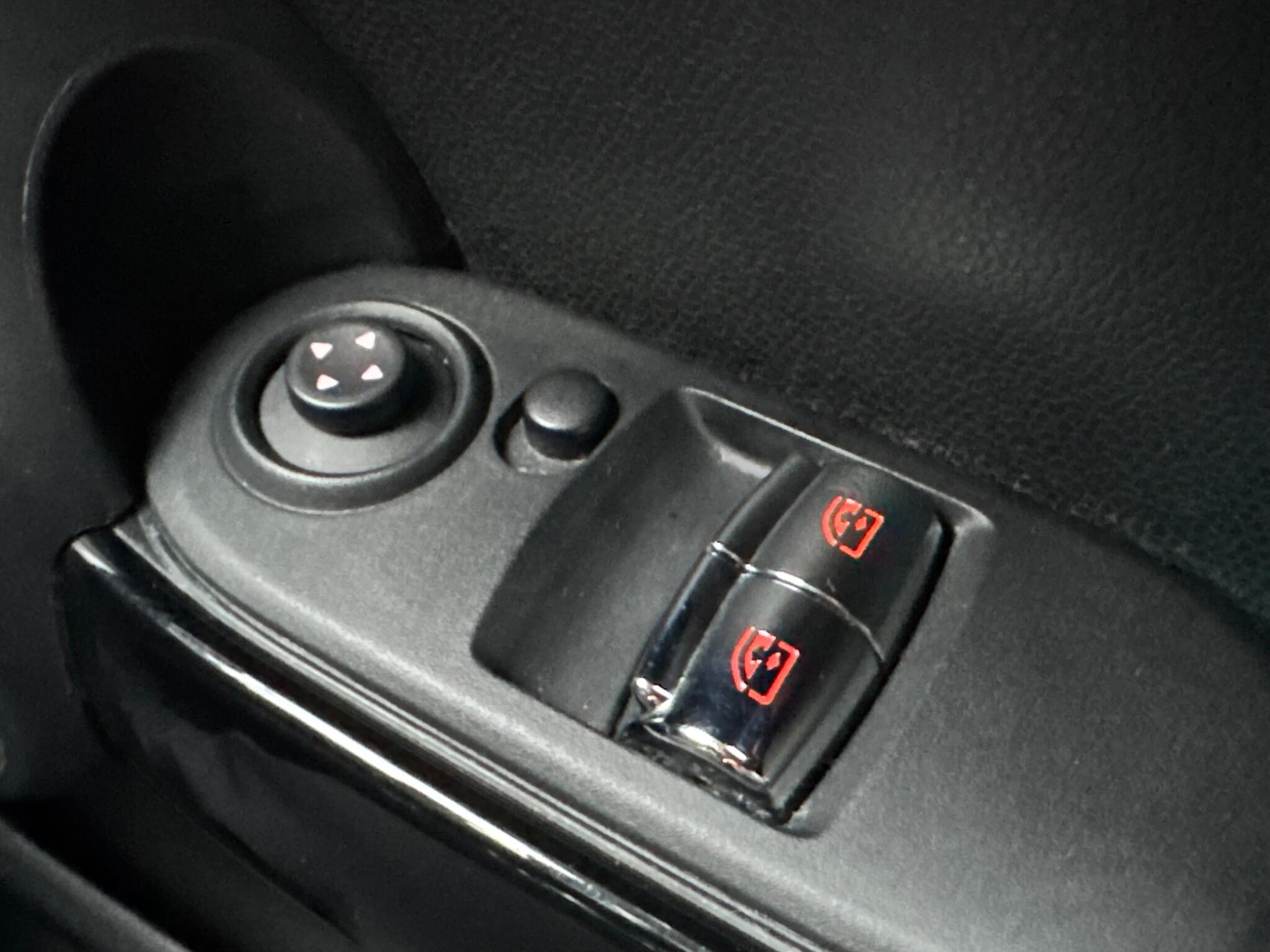 MINI Hatch - Image 34