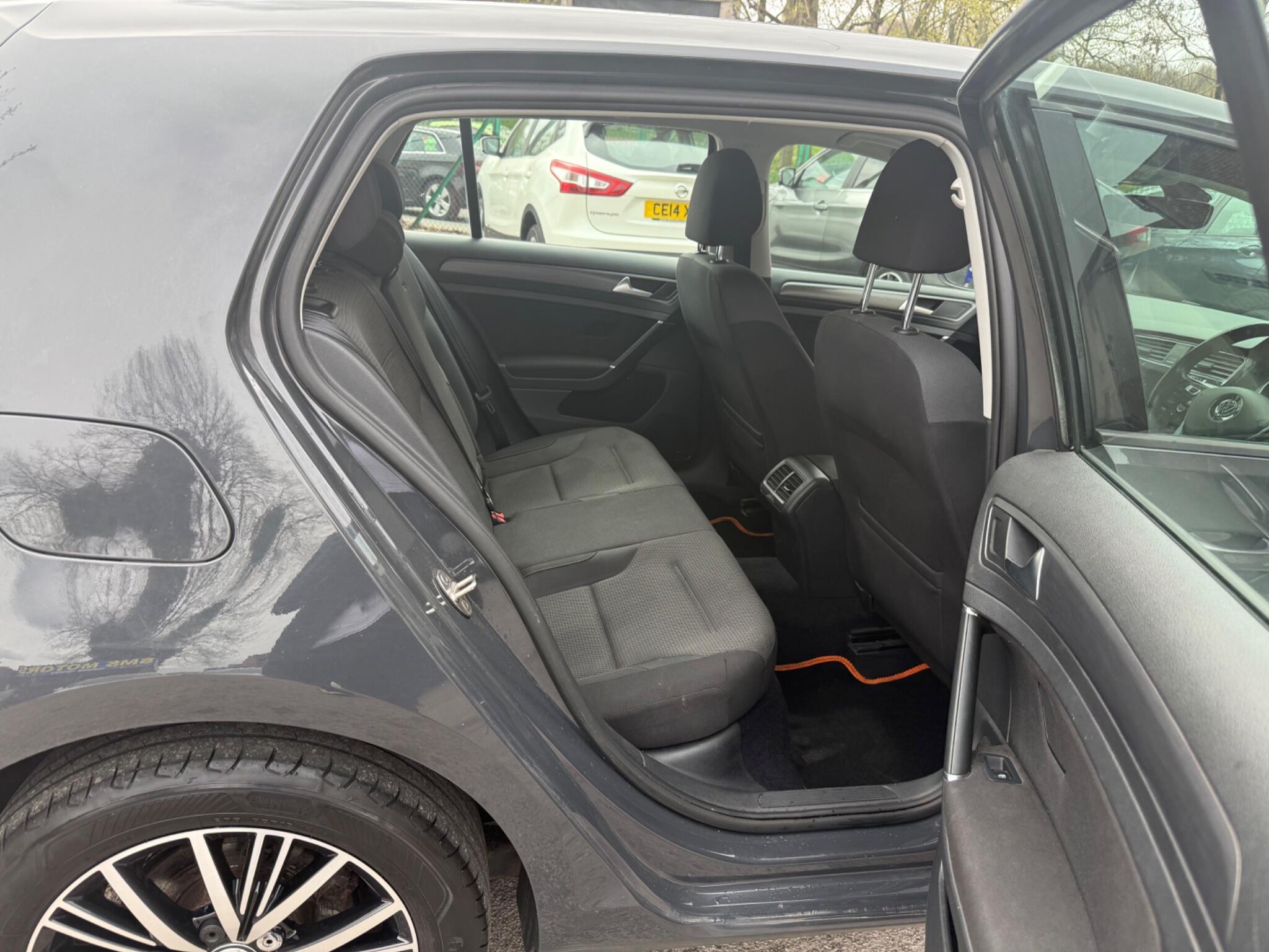 Volkswagen Golf - Image 25