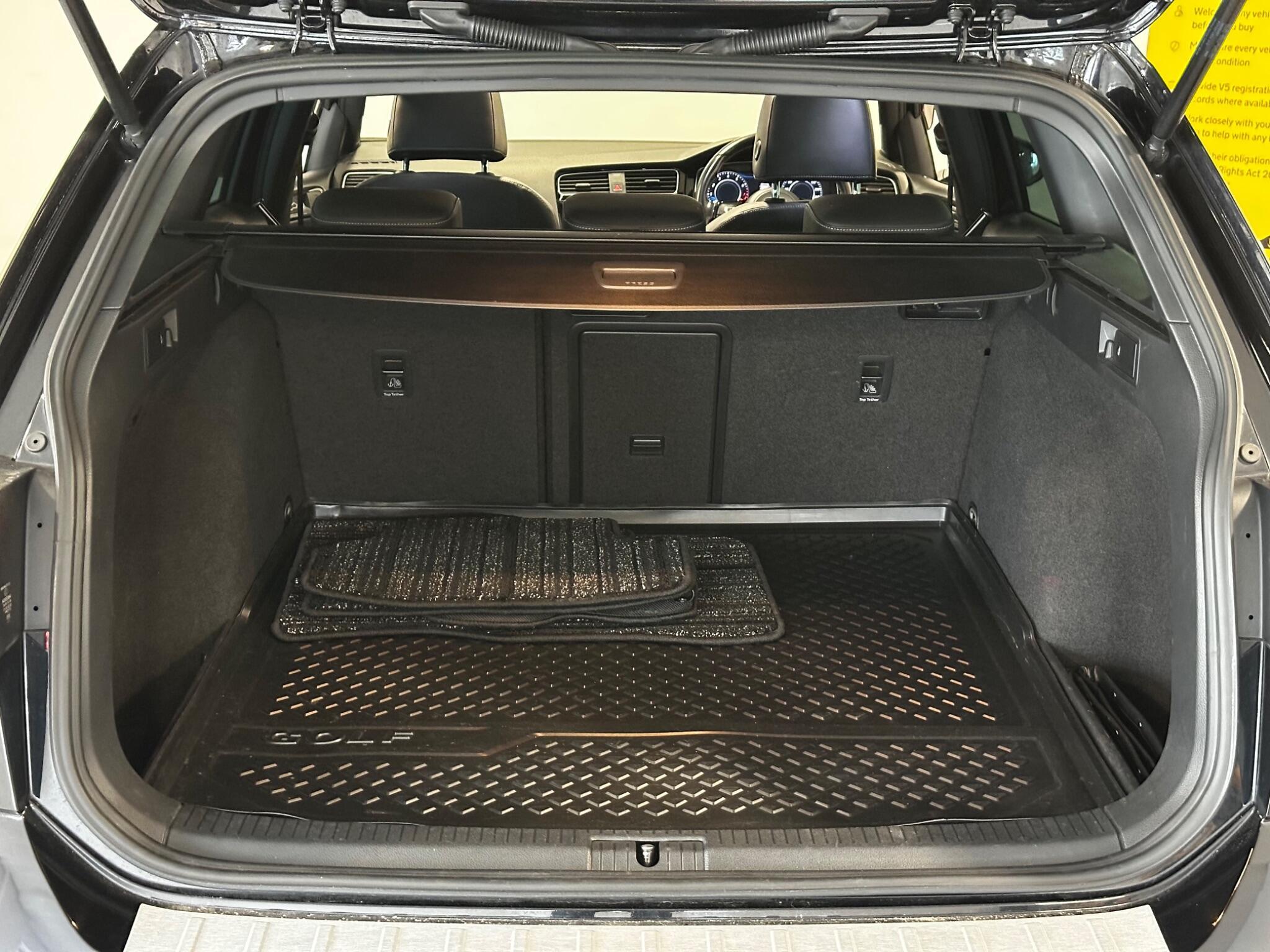 Volkswagen Golf - Image 51