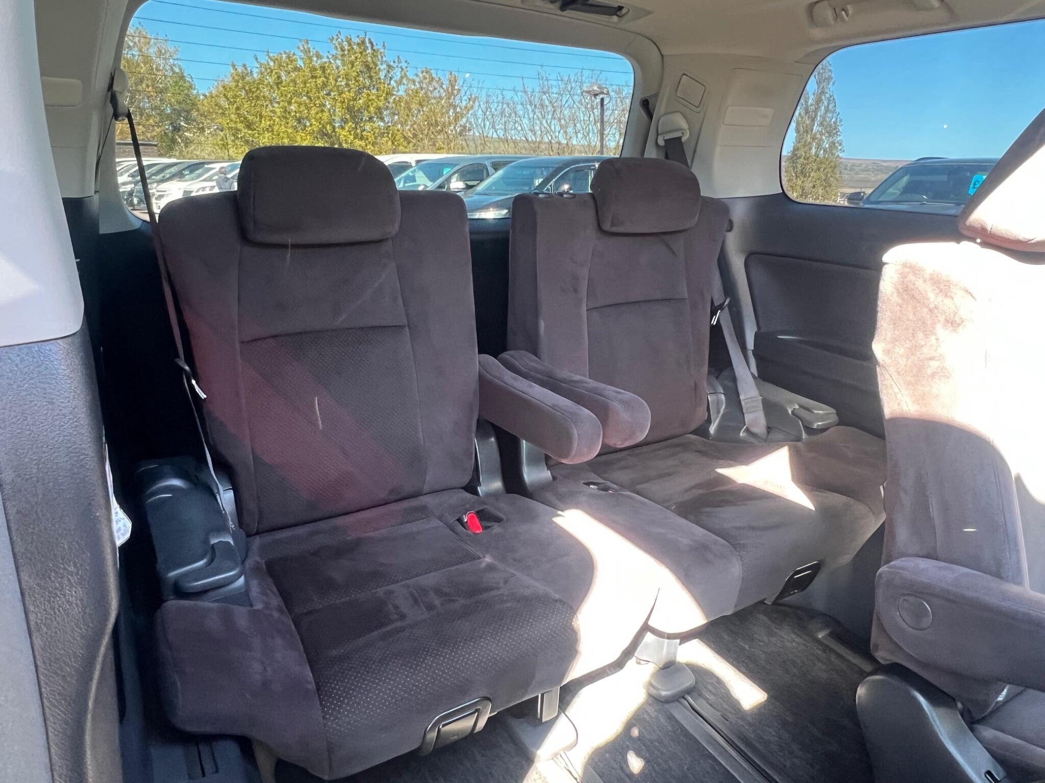 Toyota Vellfire - Image 13