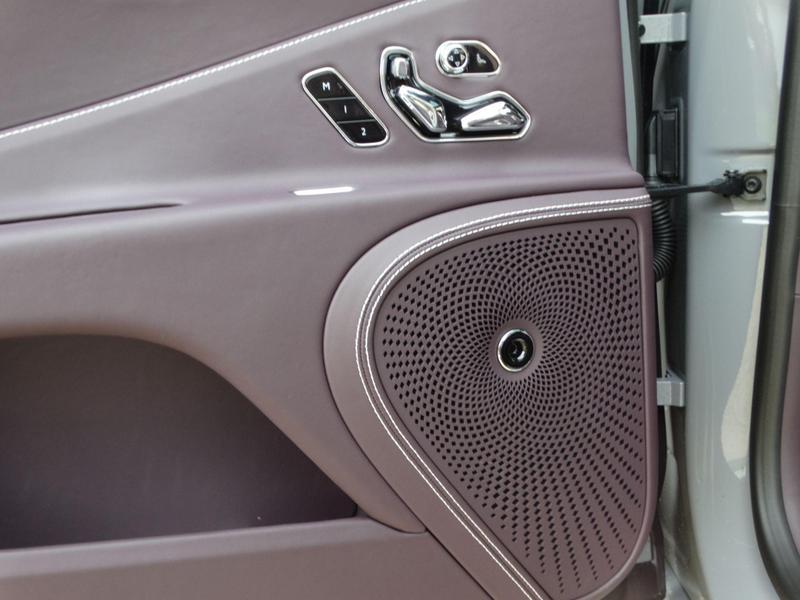 Bentley Flying Spur - Image 17