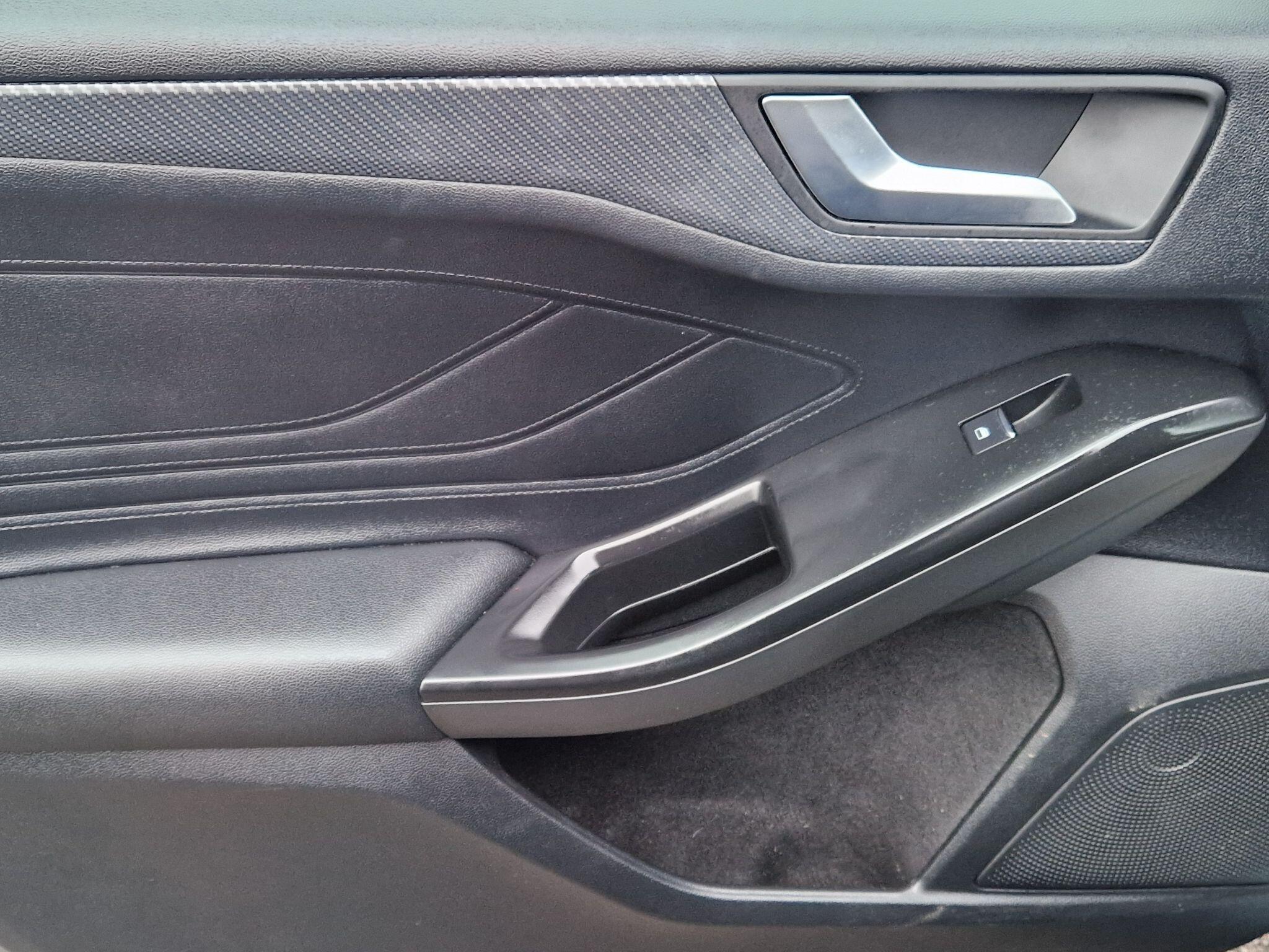 Ford Focus - Image 38