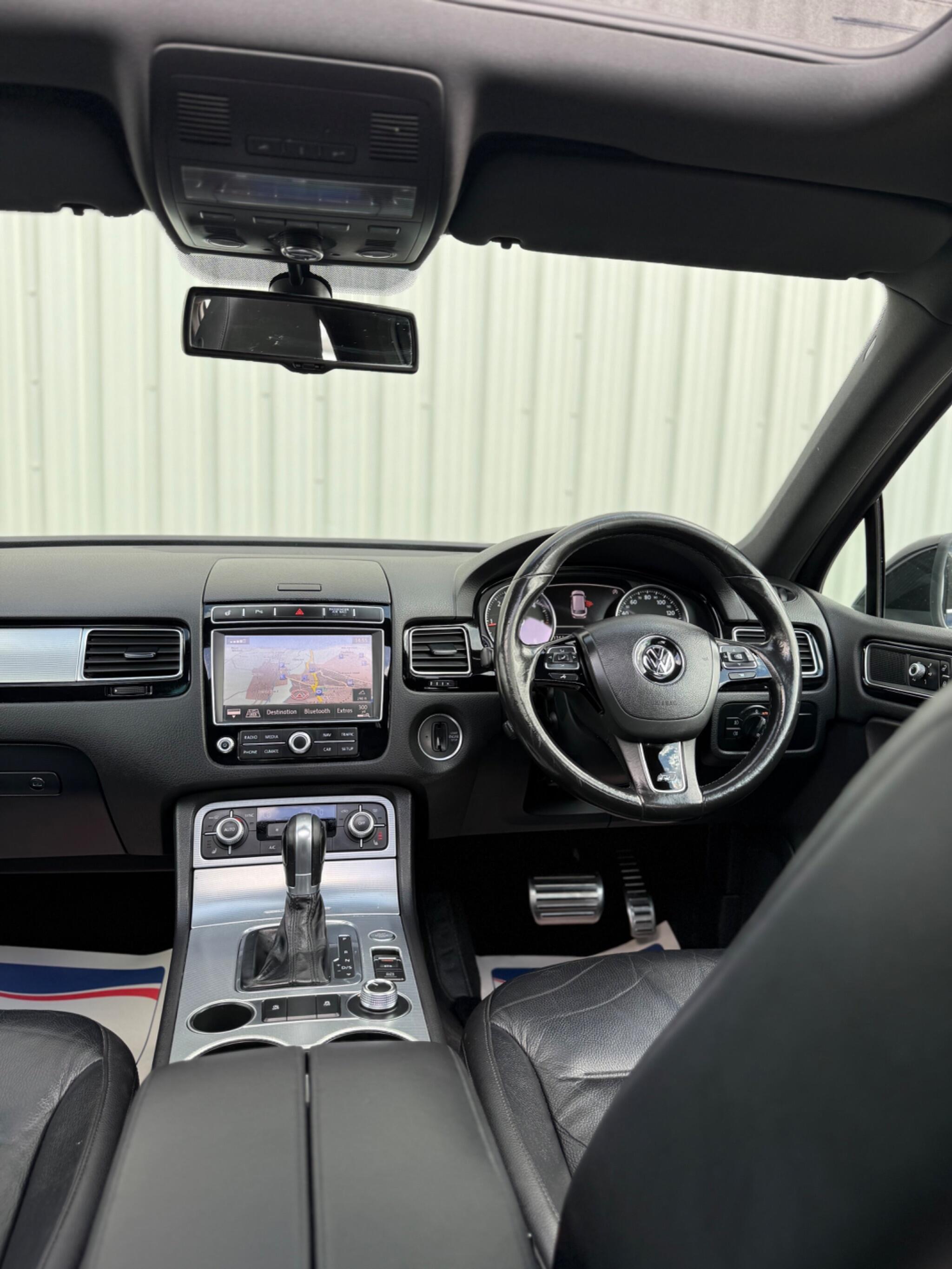 Volkswagen Touareg - Image 34