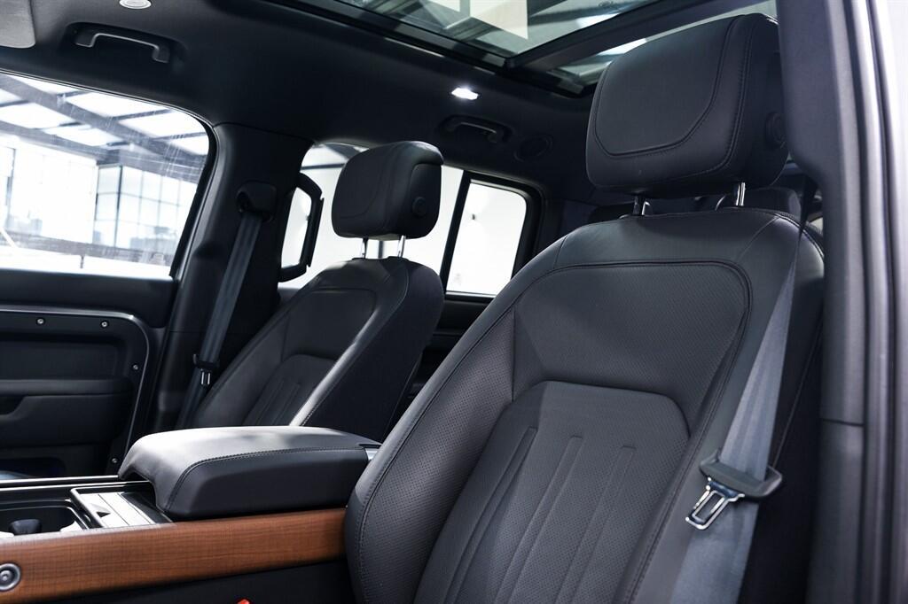Land Rover Defender 130 - Image 19