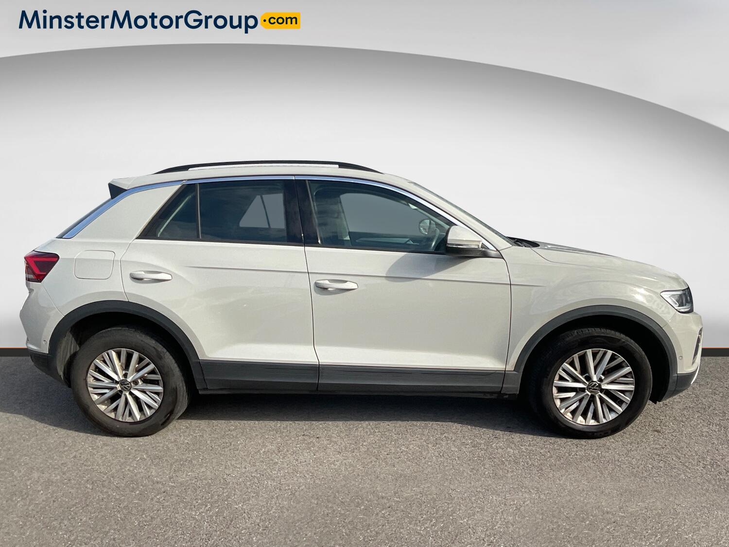 Volkswagen T-Roc - Image 2