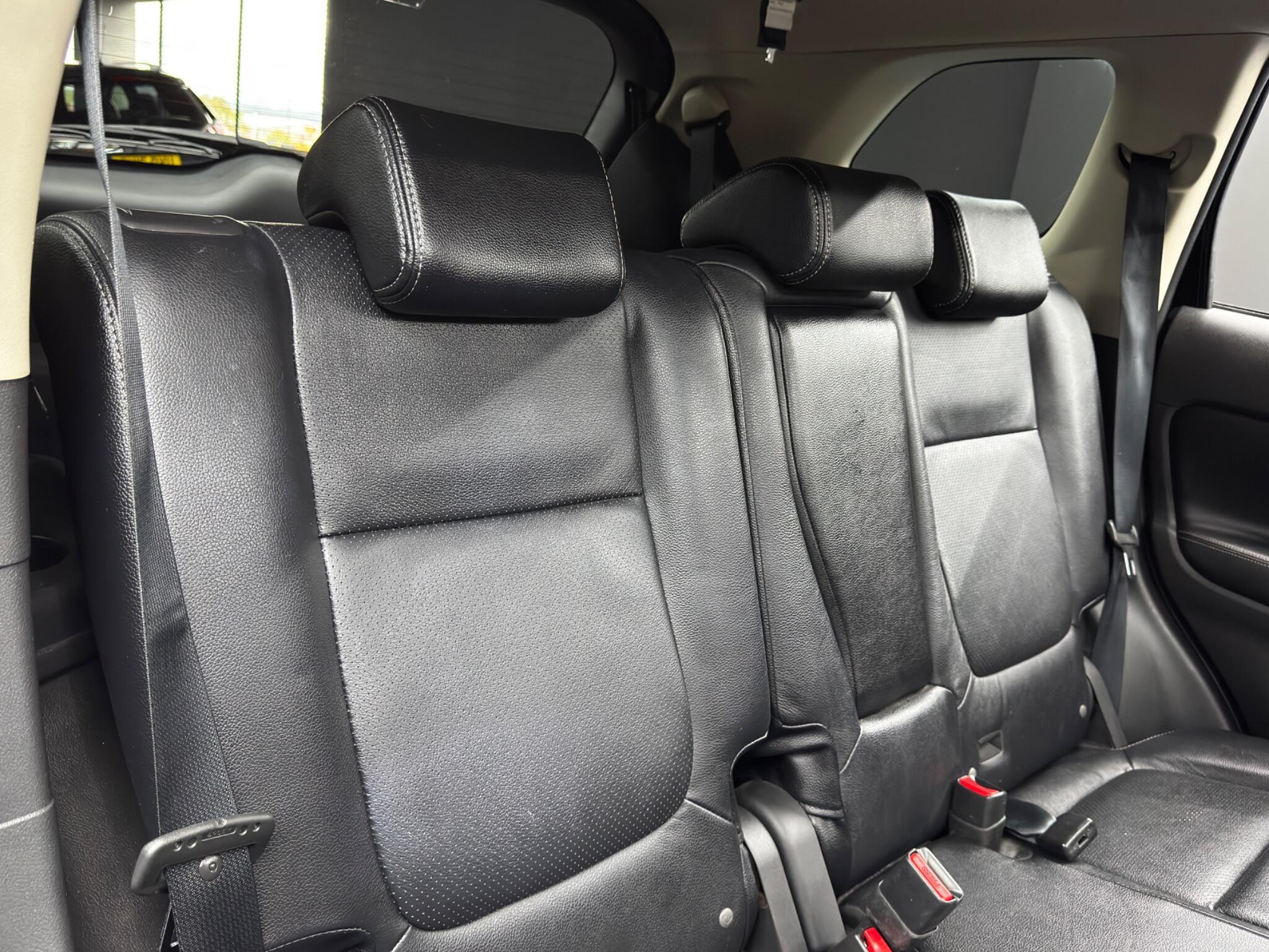 Mitsubishi Outlander - Image 15