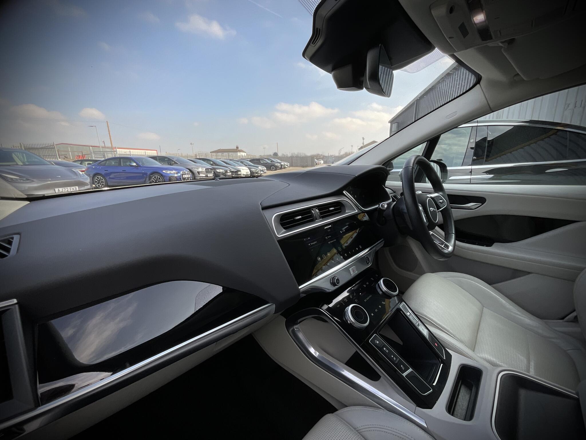 Jaguar I-Pace - Image 17