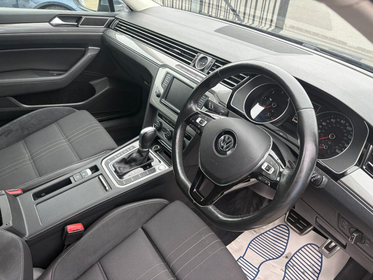 Volkswagen Passat - Image 15