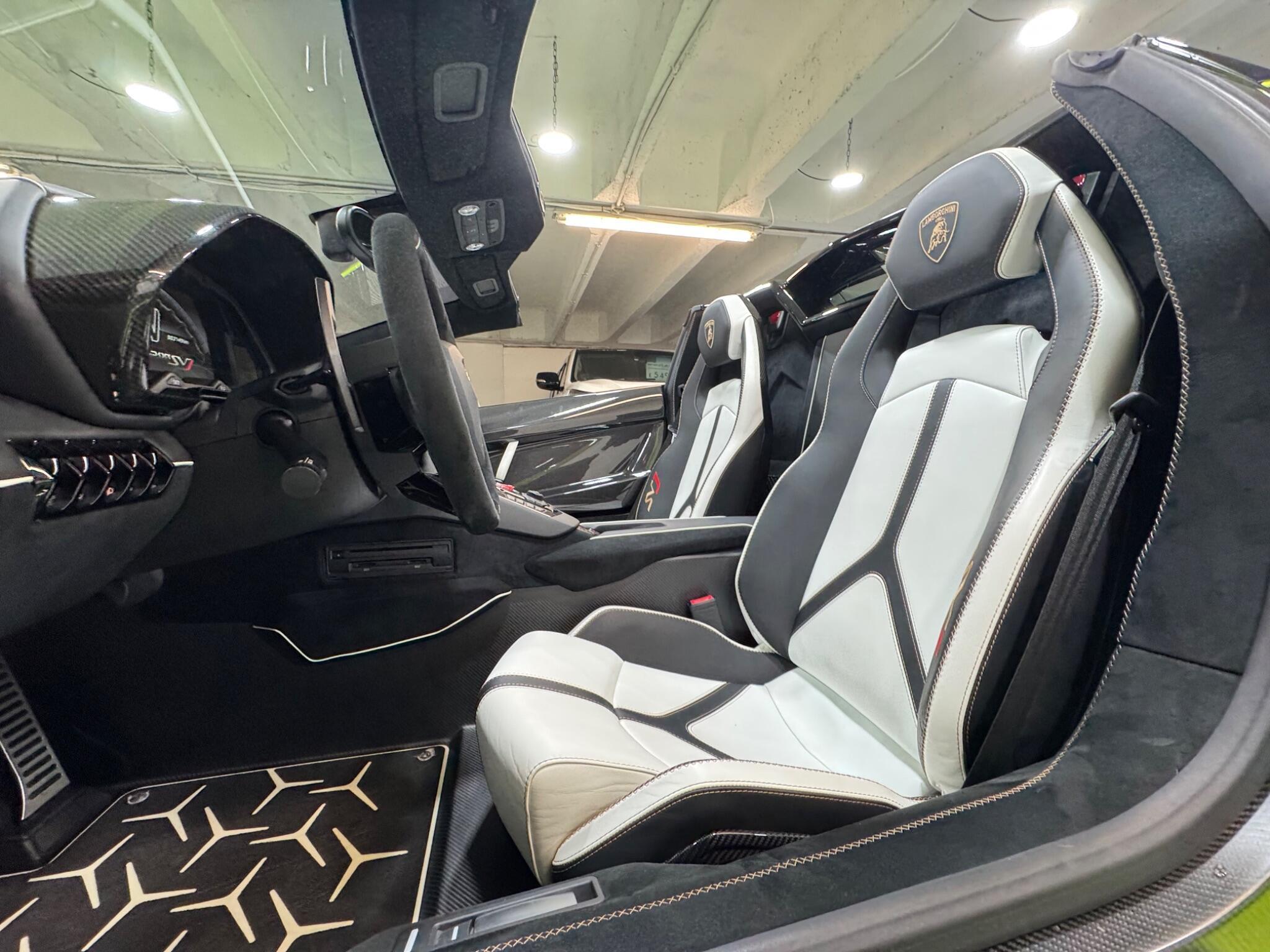 Lamborghini Aventador - Image 19