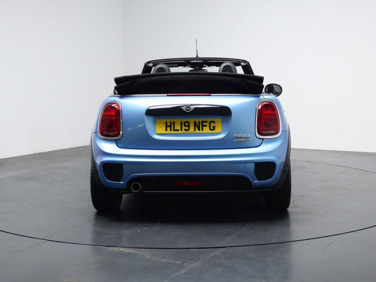 MINI Convertible - Image 6